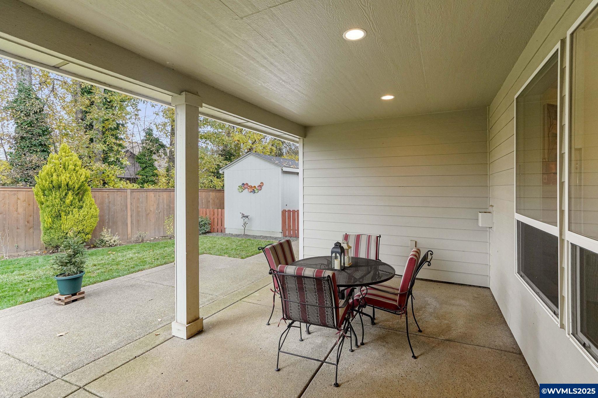 Dallas, Oregon, 97338, United States, 4 Bedrooms Bedrooms, ,2 BathroomsBathrooms,Residential,For Sale,1991904