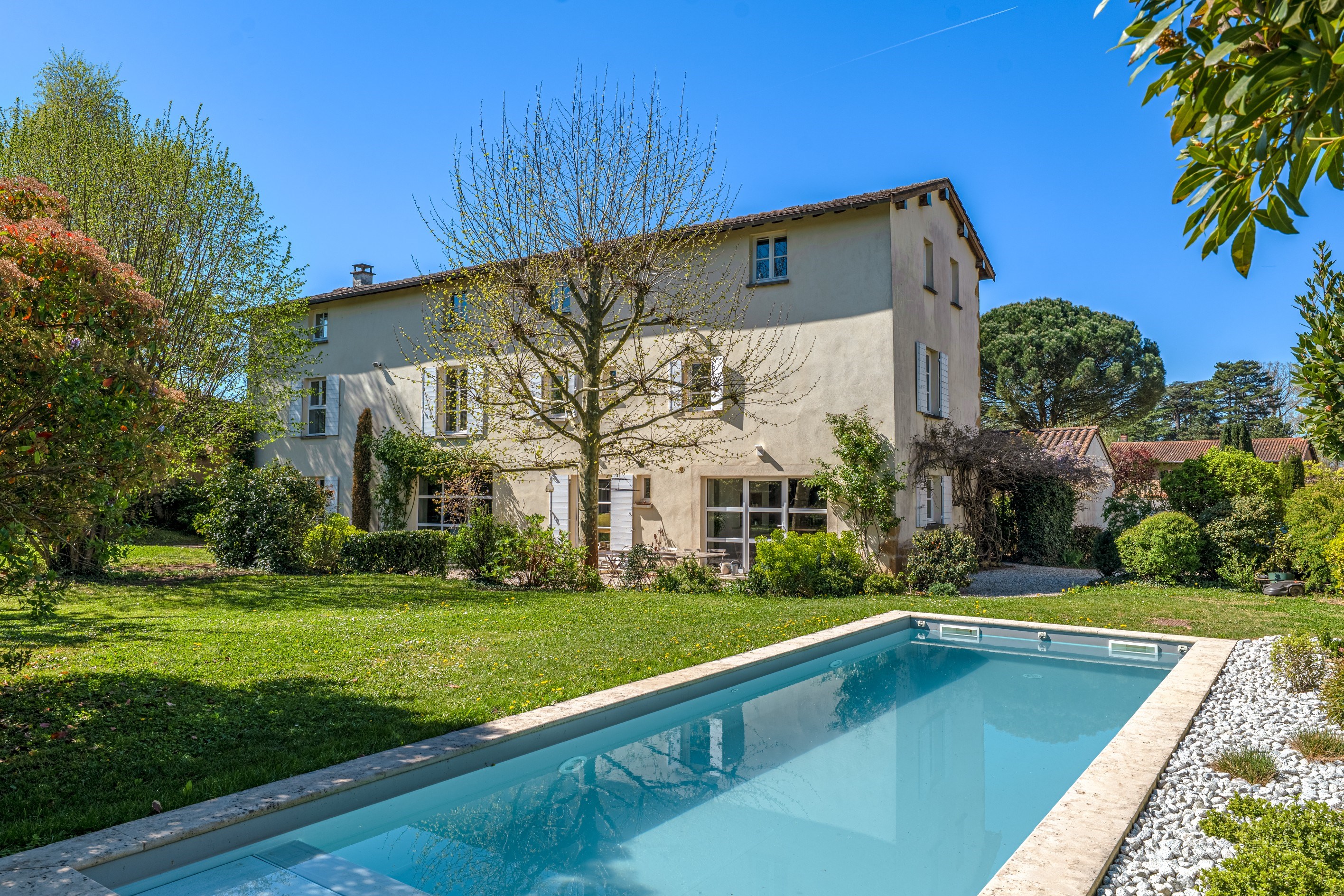  Charming golden-stone family home in central Chasselay. - 物件實景