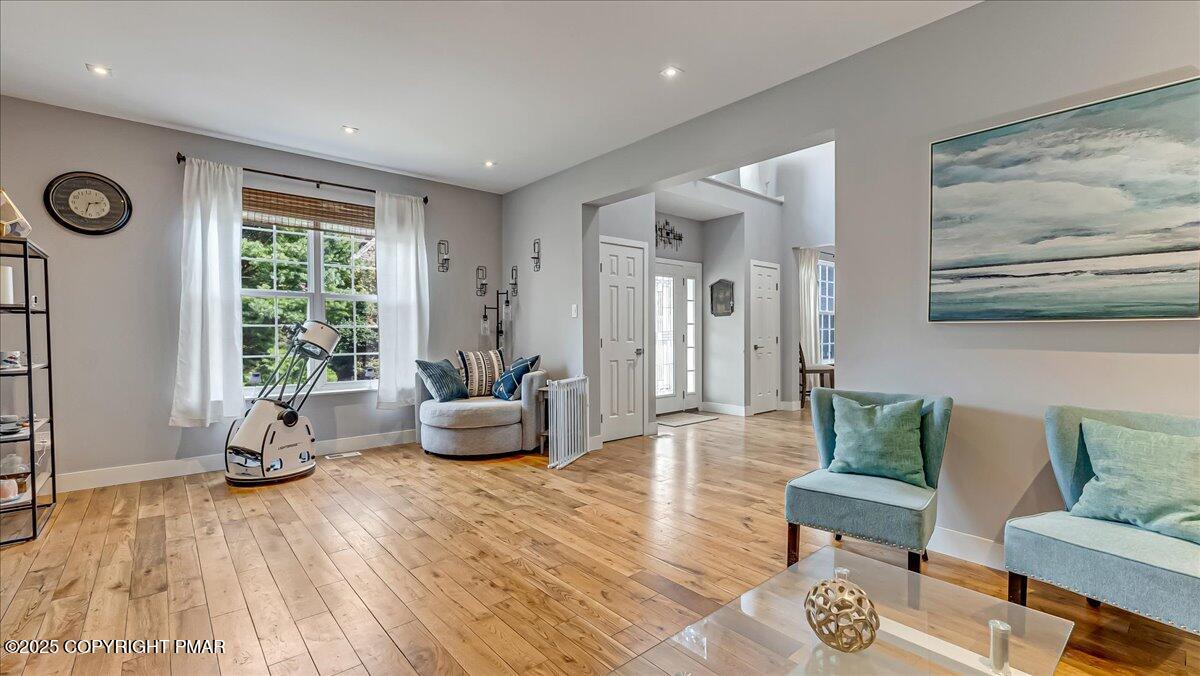 East Stroudsburg, Pennsylvania, 18302, United States, 5 Bedrooms Bedrooms, ,4 BathroomsBathrooms,Residential,For Sale,1980579