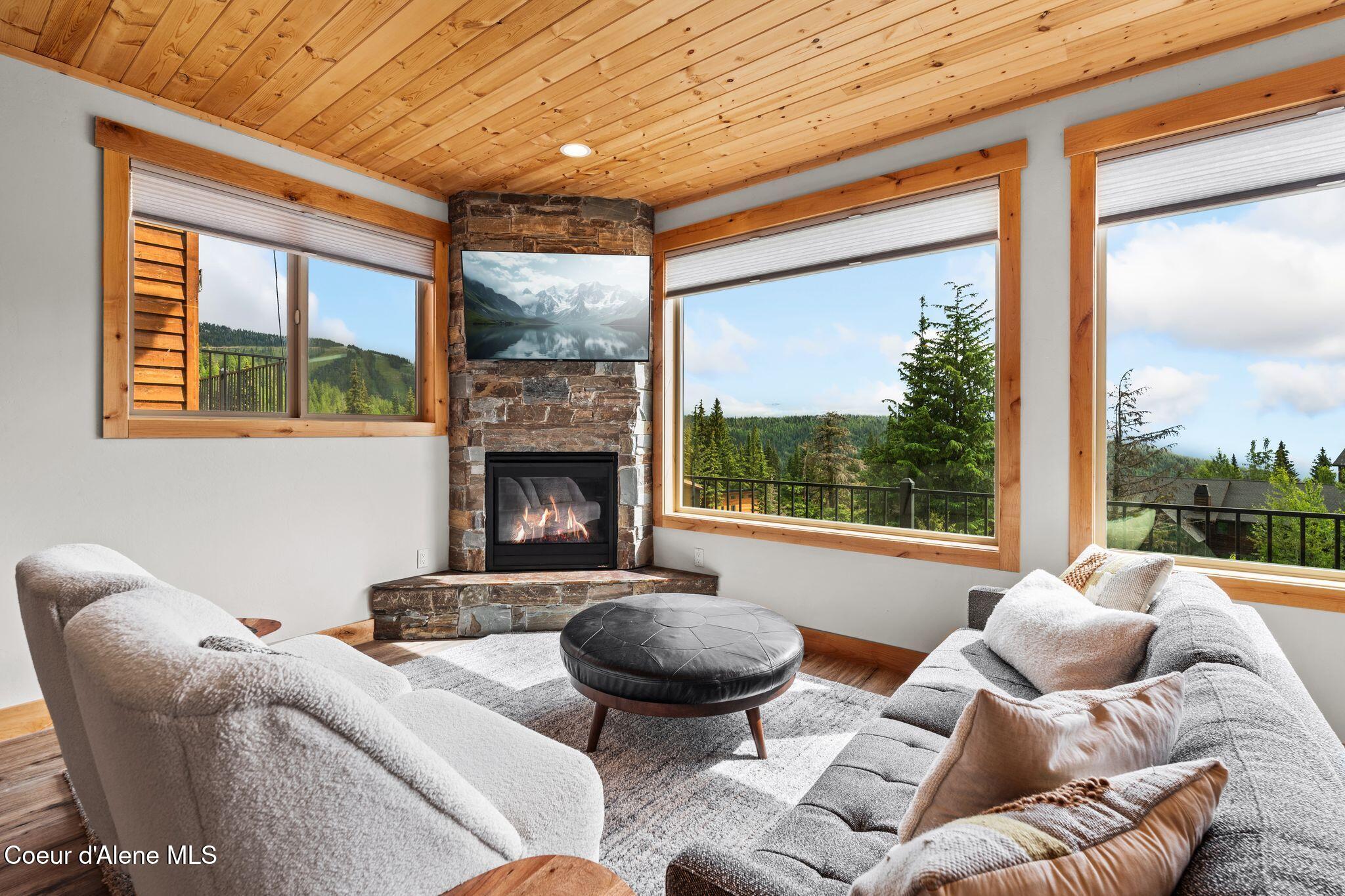 Sandpoint, Idaho, 83864, United States, 3 Bedrooms Bedrooms, ,3 BathroomsBathrooms,Residential,For Sale,1894320