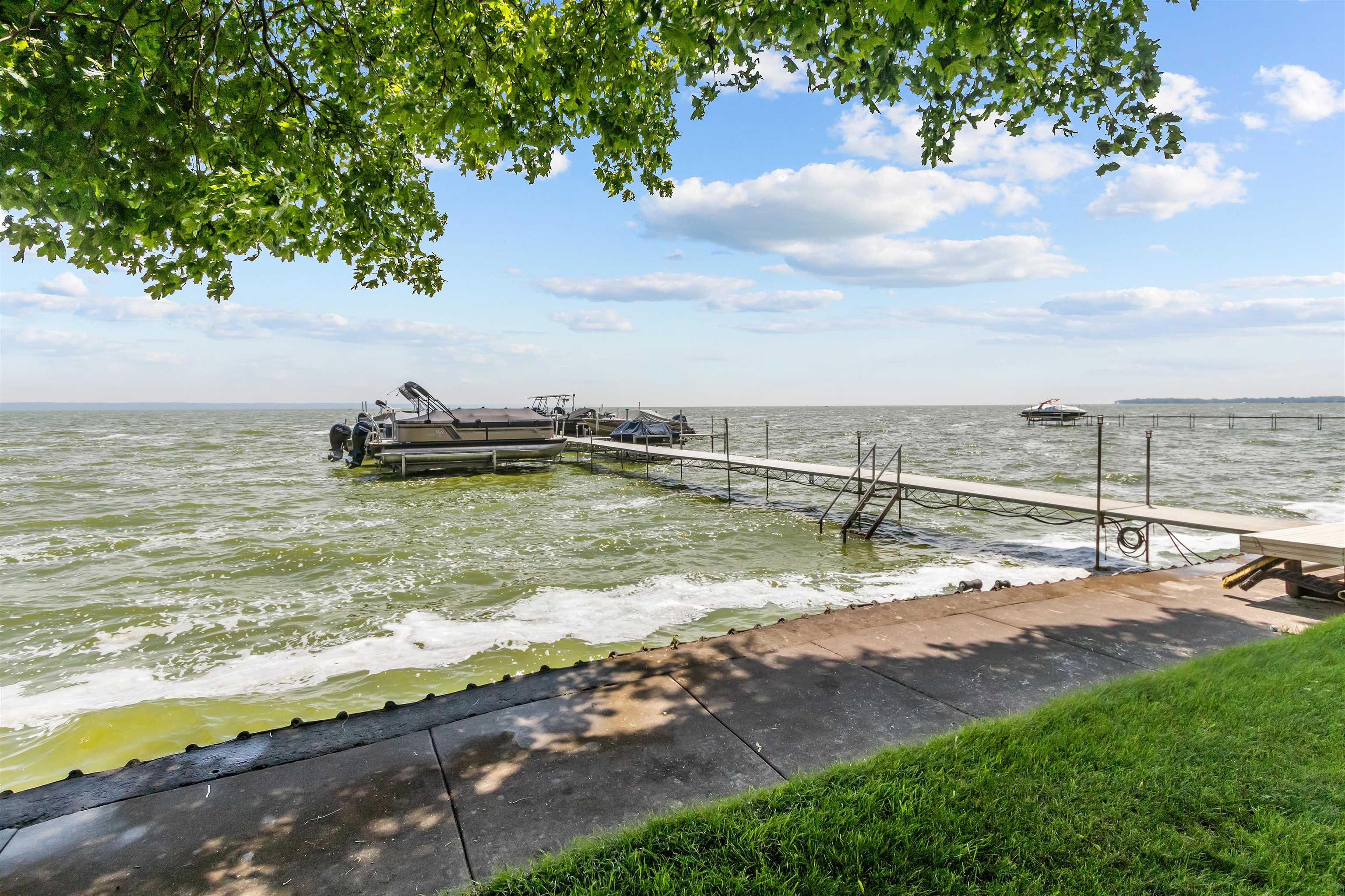 Menasha, Wisconsin, 54952, United States, 3 Bedrooms Bedrooms, ,3 BathroomsBathrooms,Residential,For Sale,1981265