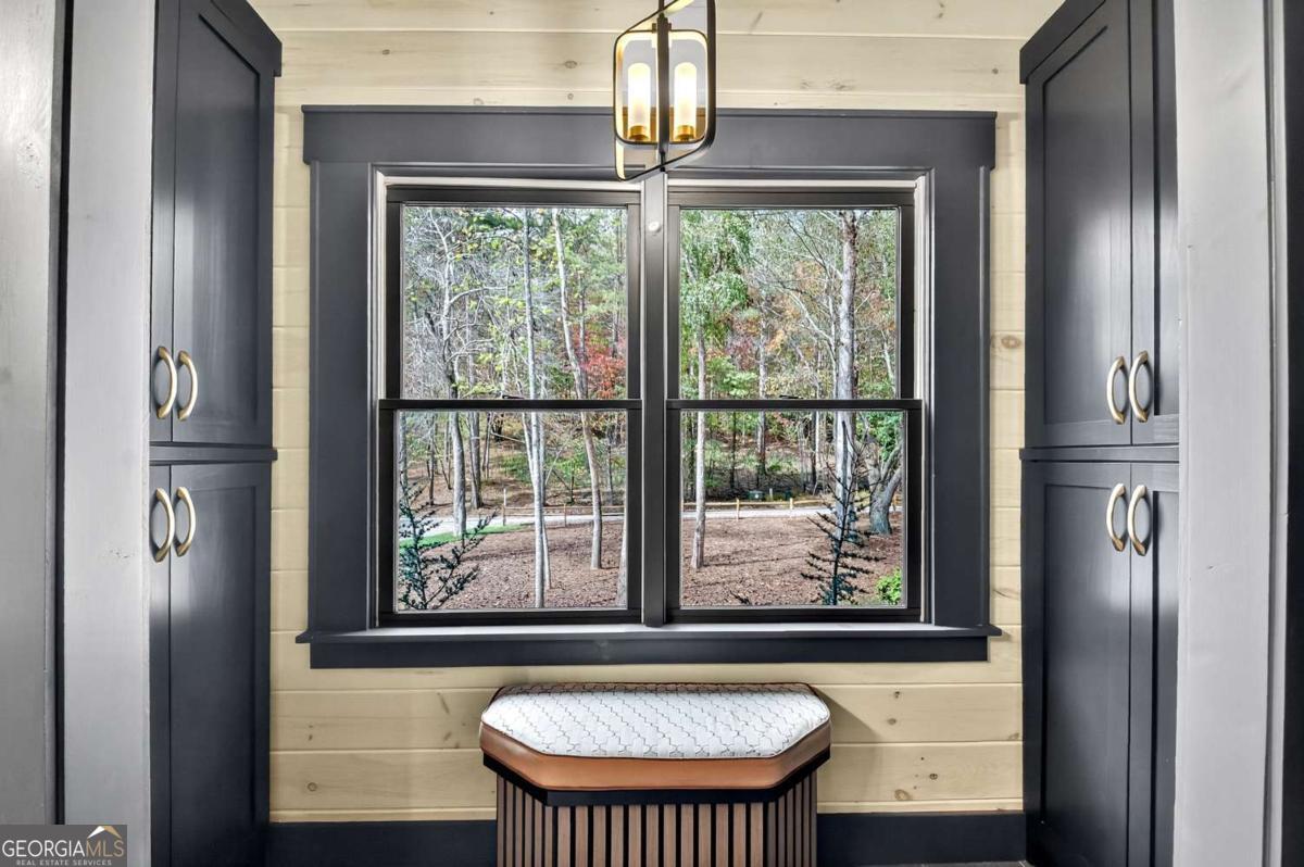 Mineral Bluff, Georgia, 30559, United States, 6 Bedrooms Bedrooms, ,3 BathroomsBathrooms,Residential,For Sale,1989738