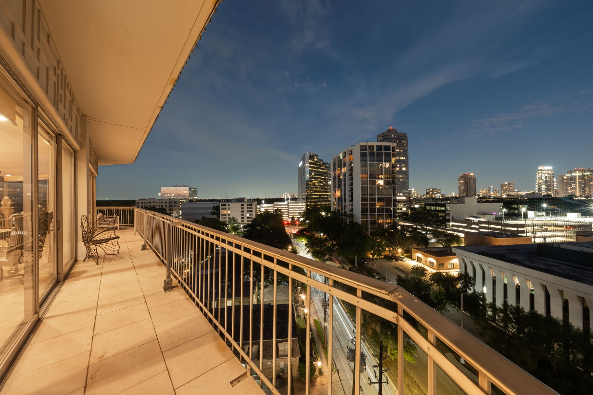  5050 Woodway Drive #8N - 物件實景