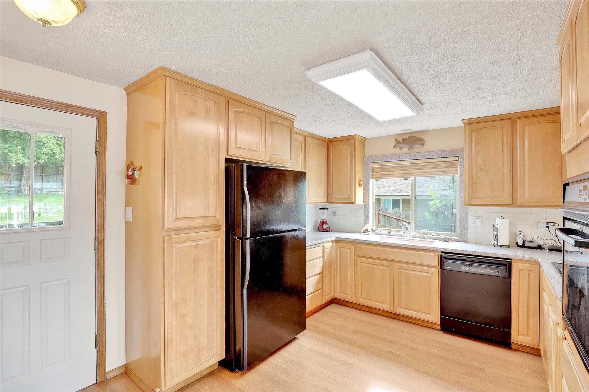 Newman Lake, Washington, 99025, United States, 4 Bedrooms Bedrooms, ,3 BathroomsBathrooms,Residential,For Sale,1929094