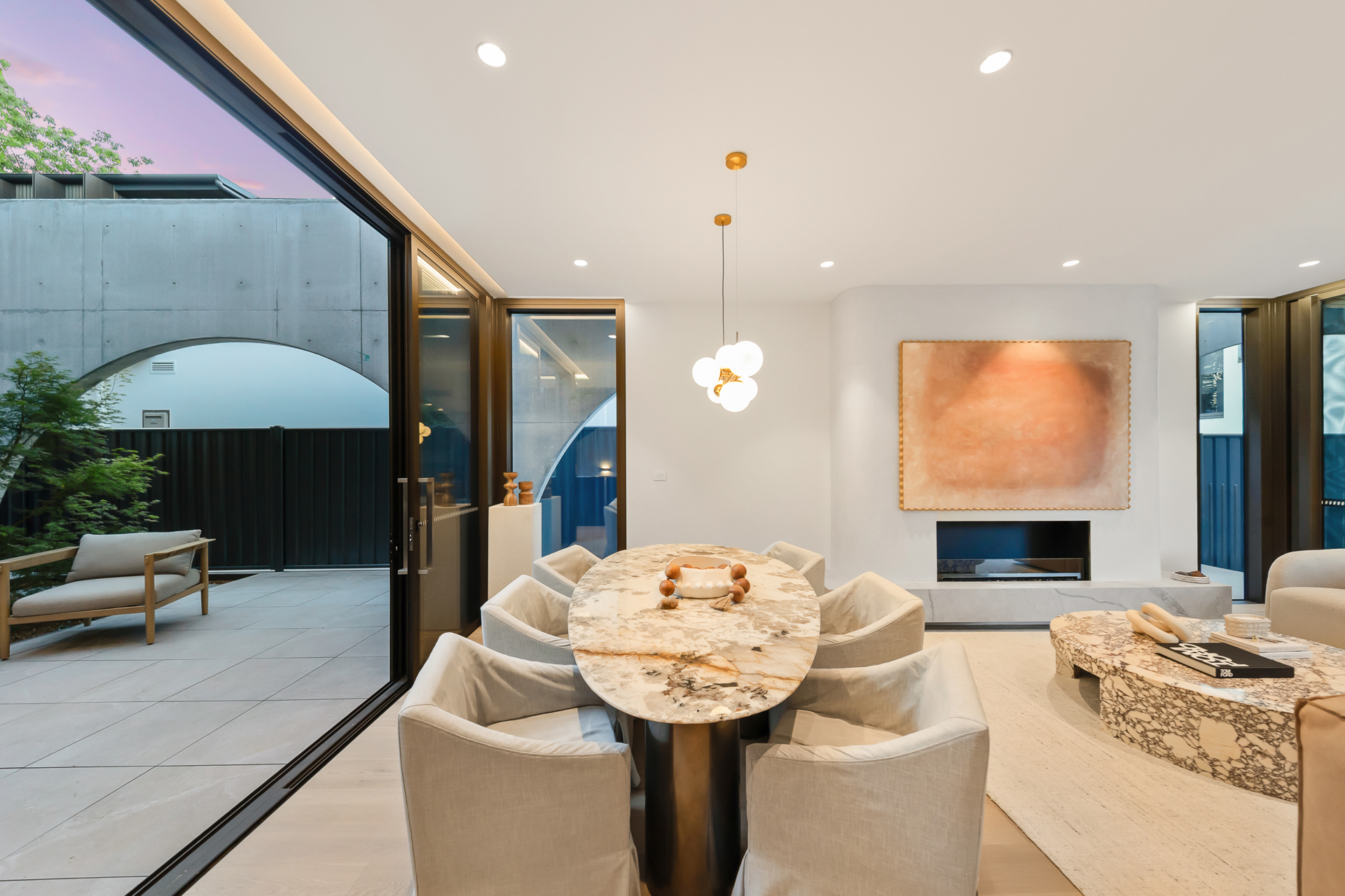  Lifestyle at the forefront in this sleek architectural residence - 物件實景