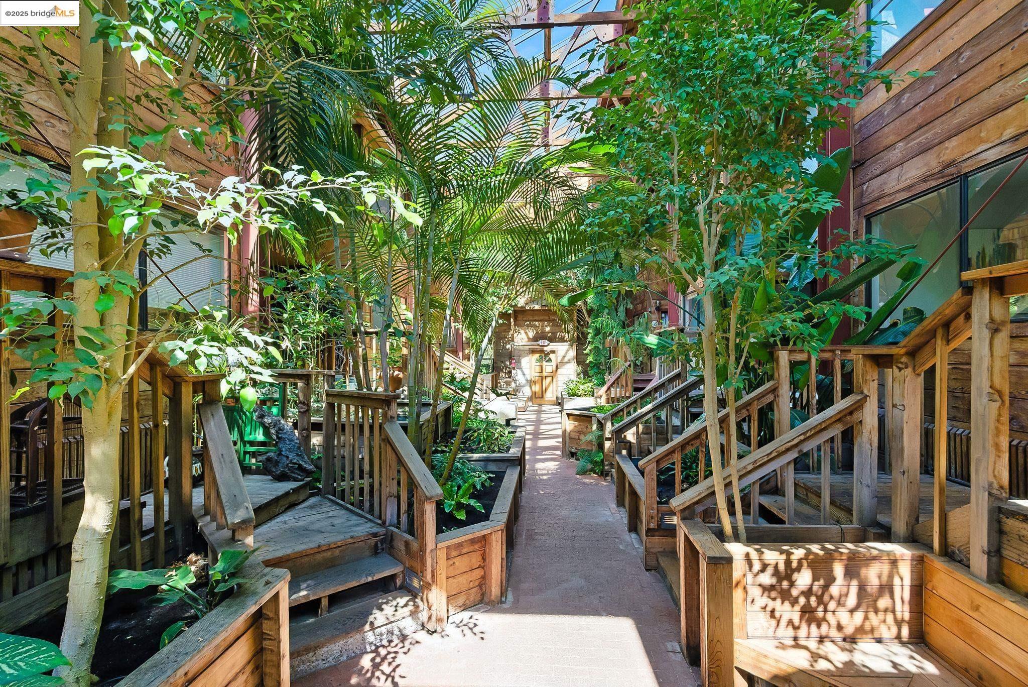 Oakland, California, 94618, United States, 2 Bedrooms Bedrooms, ,1 BathroomBathrooms,Residential,For Sale,1925064