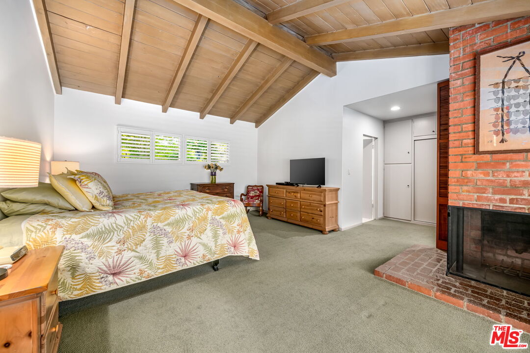 Los Angeles, California, 90049, United States, 4 Bedrooms Bedrooms, ,3 BathroomsBathrooms,Residential,For Sale,1805852