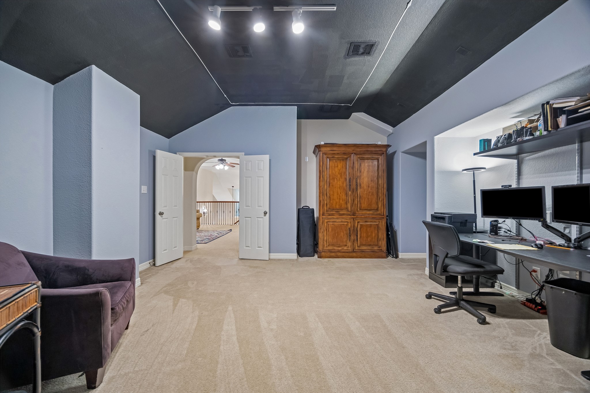  3102 London Lane - 物件實景