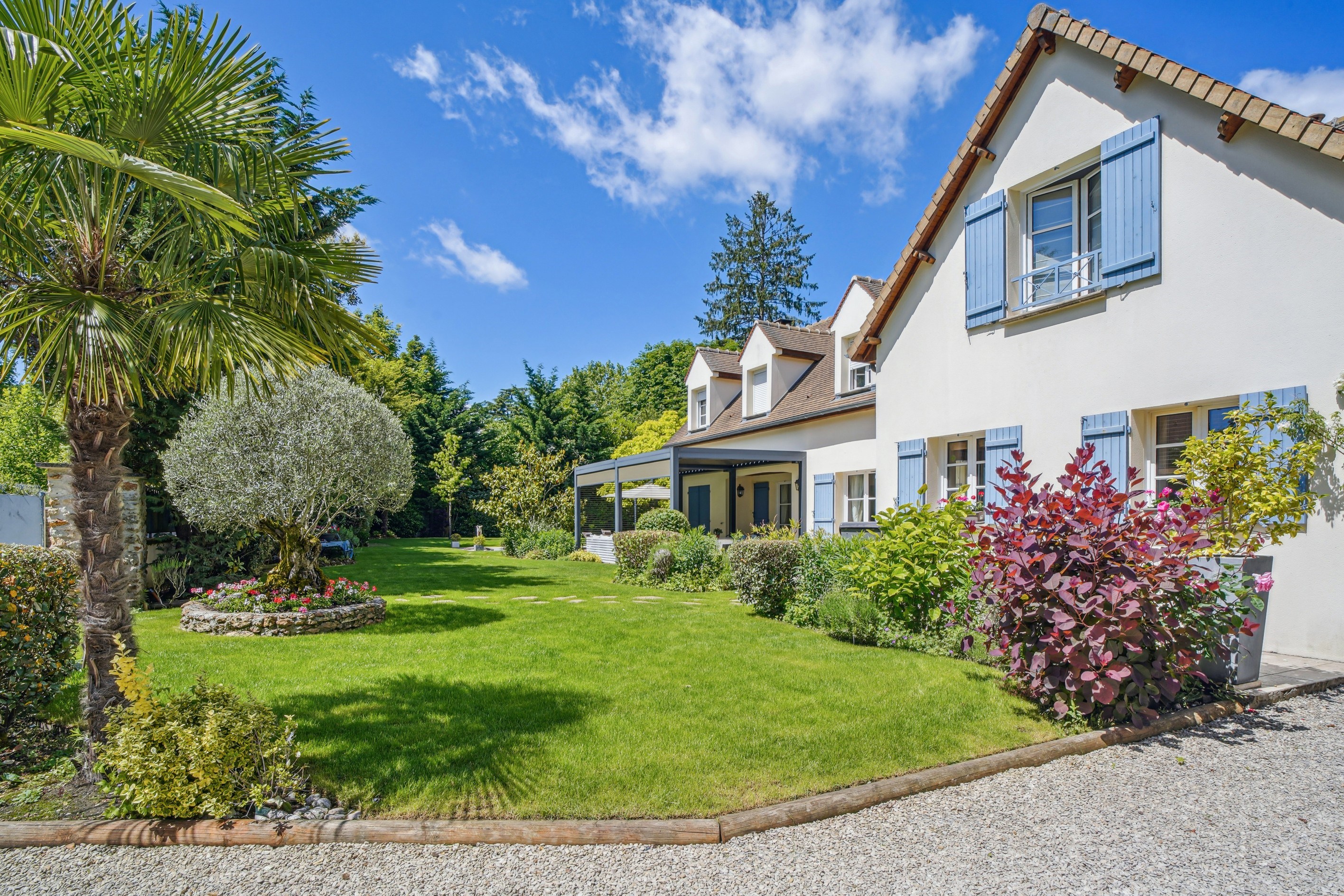 Exceptional property in the heart of Montfort l