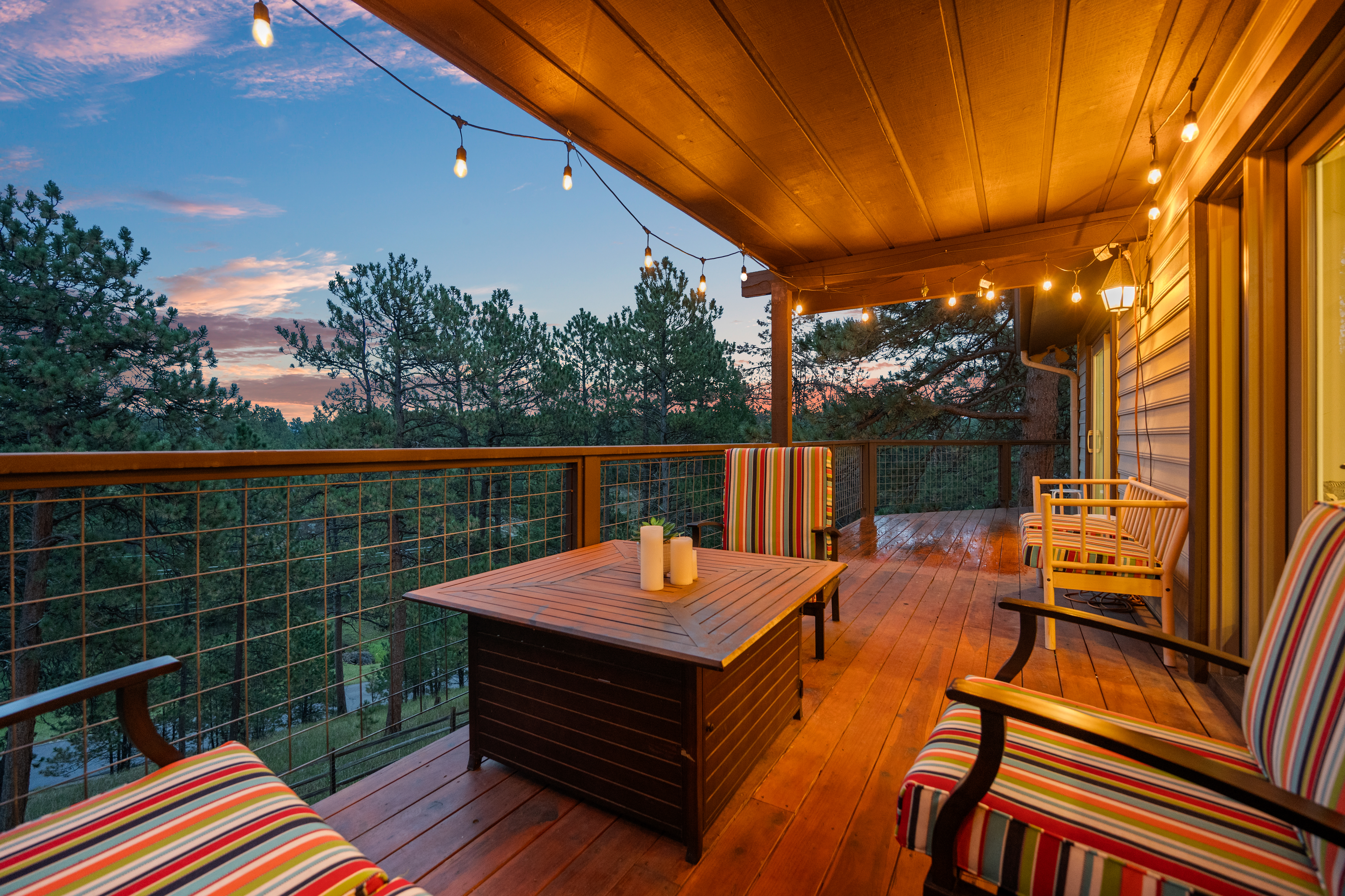  Meticulously Renovated Home in Hiwan with Sophisticated Take on Mountain Living - 物件實景