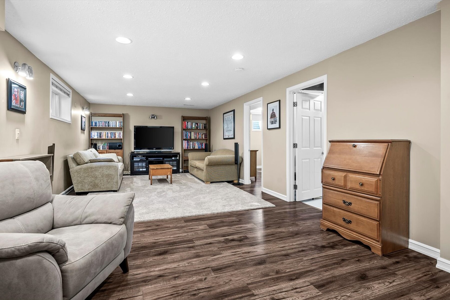  6526 Laurentian Way SW - 物件實景