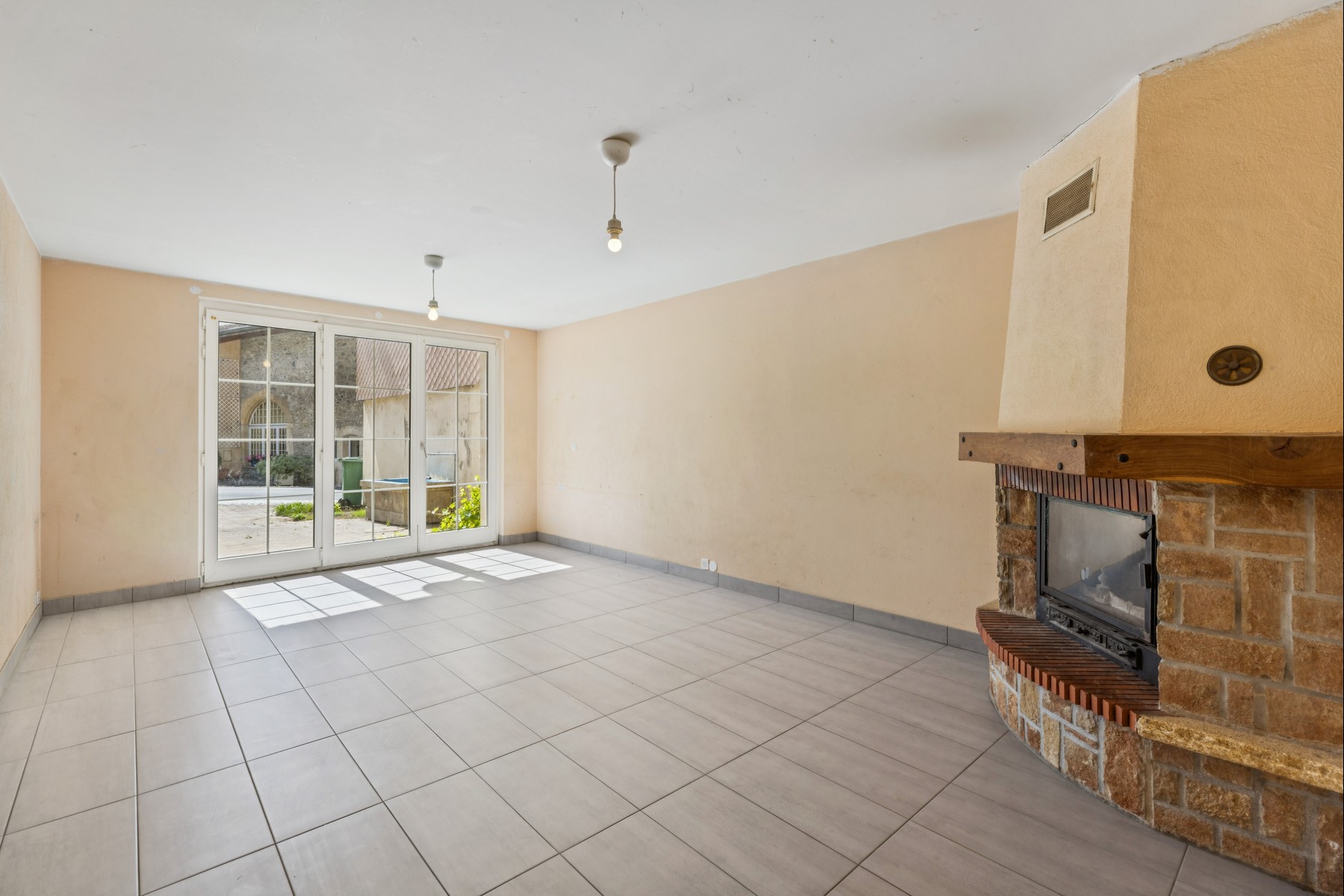  6.5-room village house – Great potential for renovation – La Chaux - 物件實景