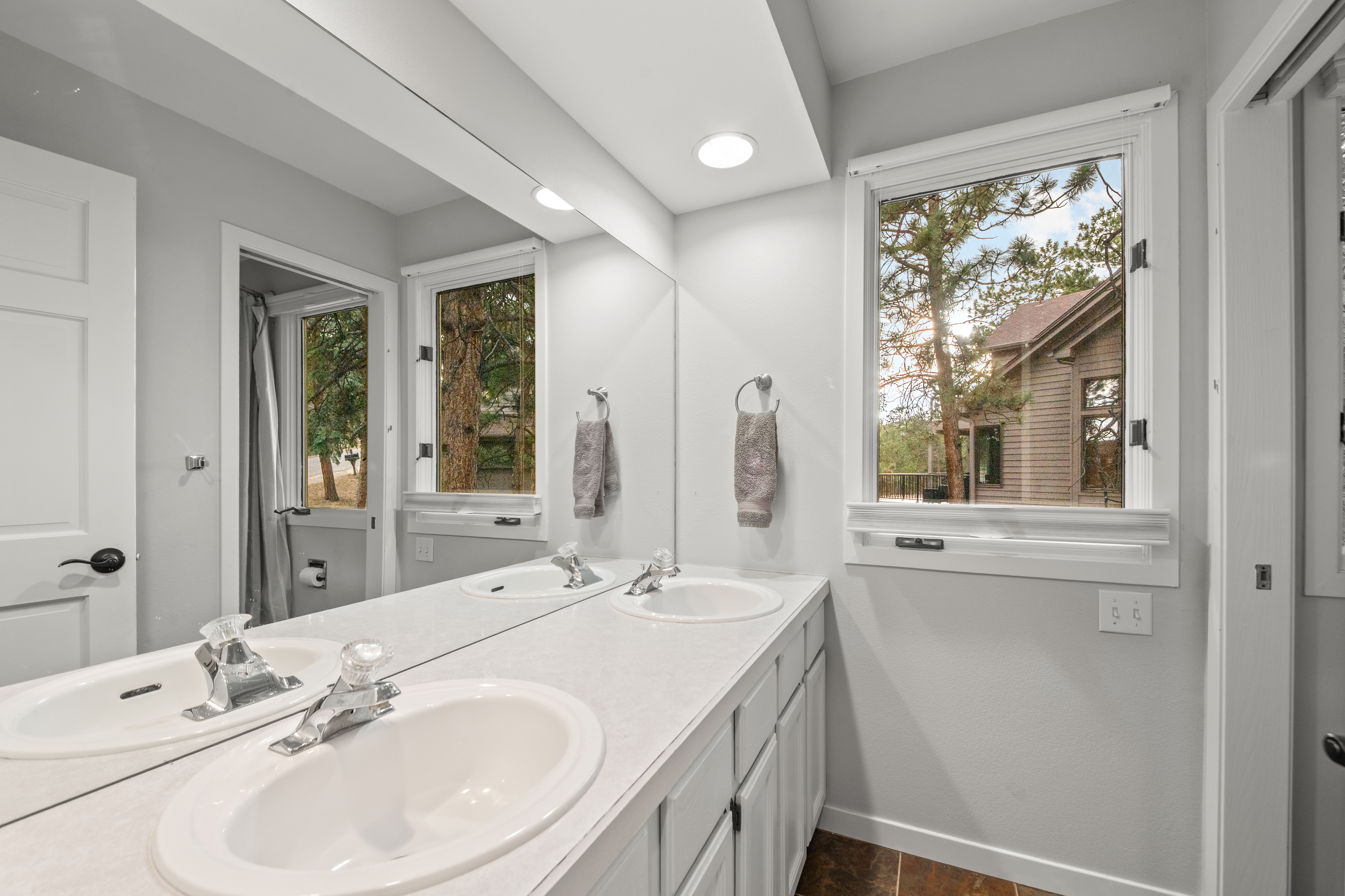  Refined Mountain Living in the Coveted Troutdale Enclave of North Evergreen - 物件實景