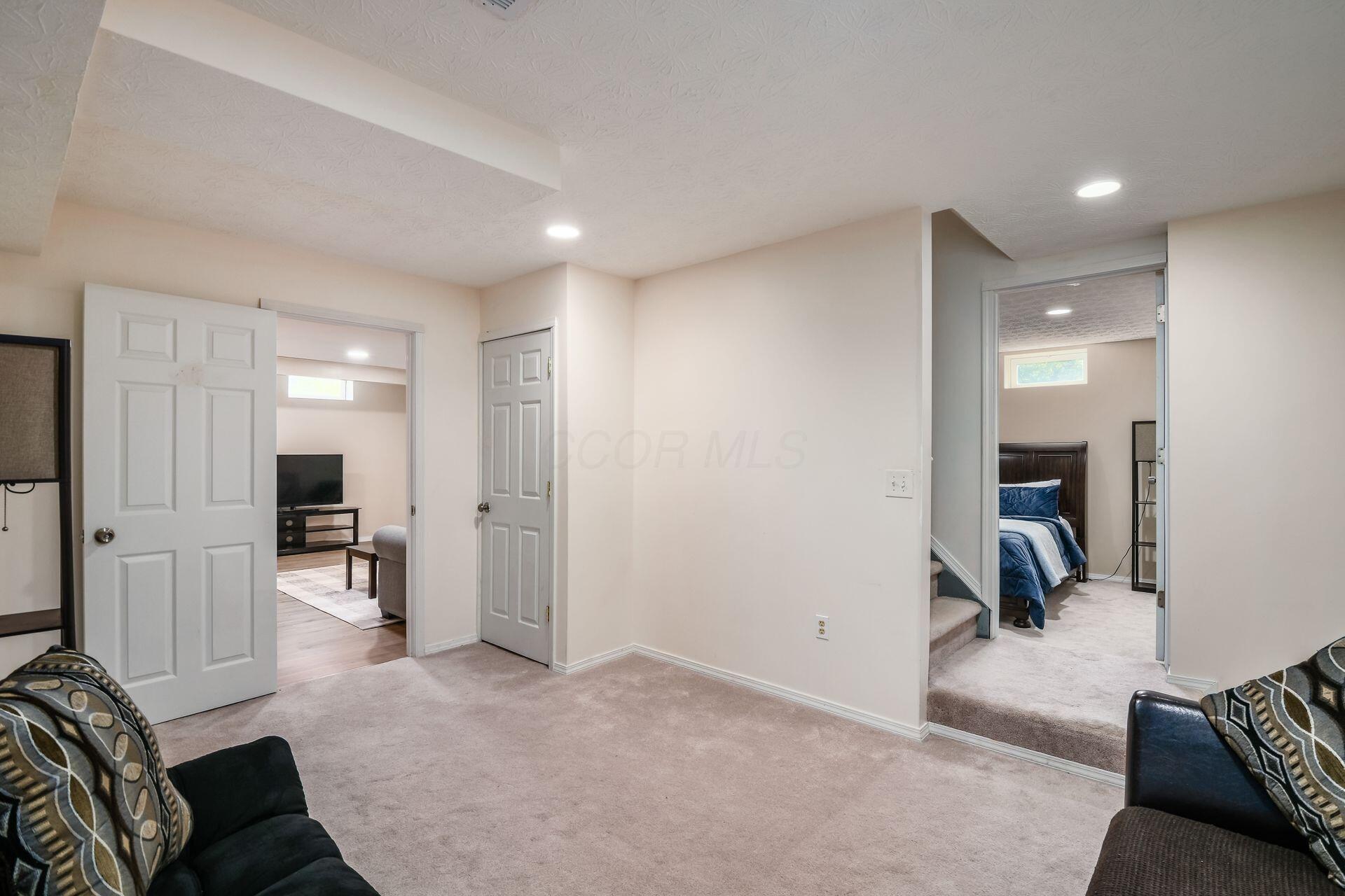 Hilliard, Ohio, 43026, United States, 4 Bedrooms Bedrooms, ,4 BathroomsBathrooms,Residential,For Sale,1965568