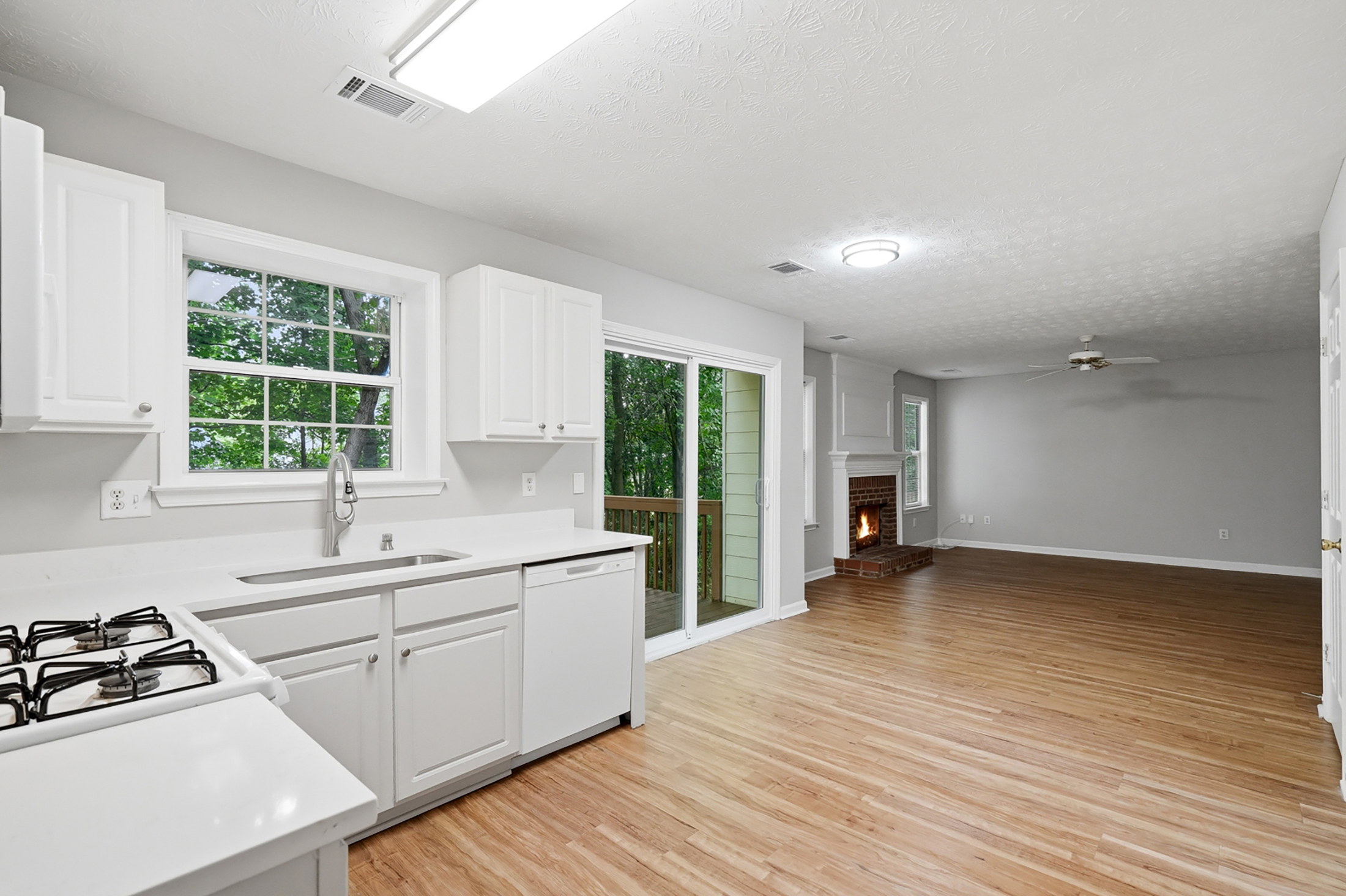  Private Cul-de-Sac Retreat in a Prime Alpharetta Swim Community - 物件實景