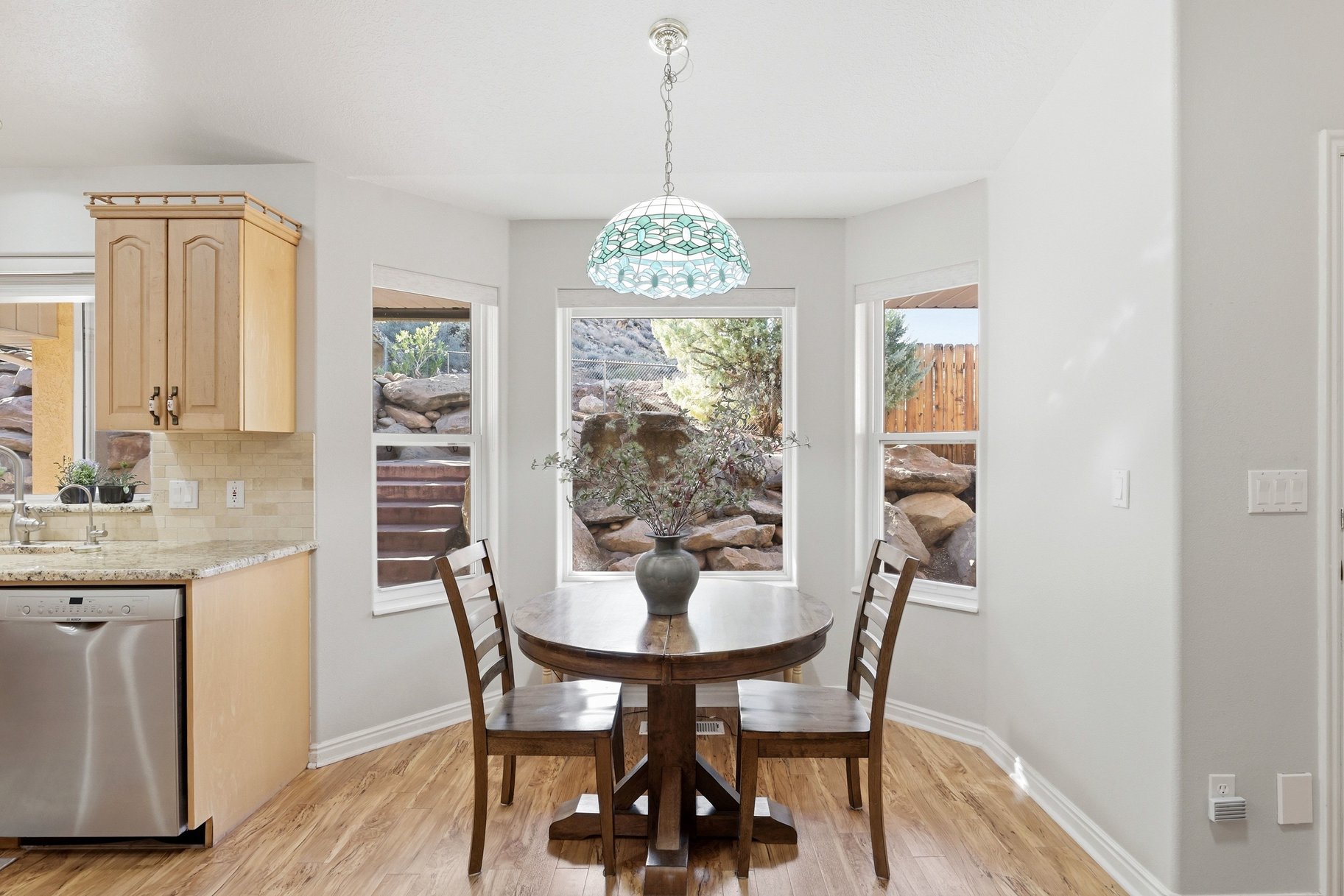  Peaceful Cul-De-Sac Living: Single-Level Home Against Red Rock Views - 物件實景