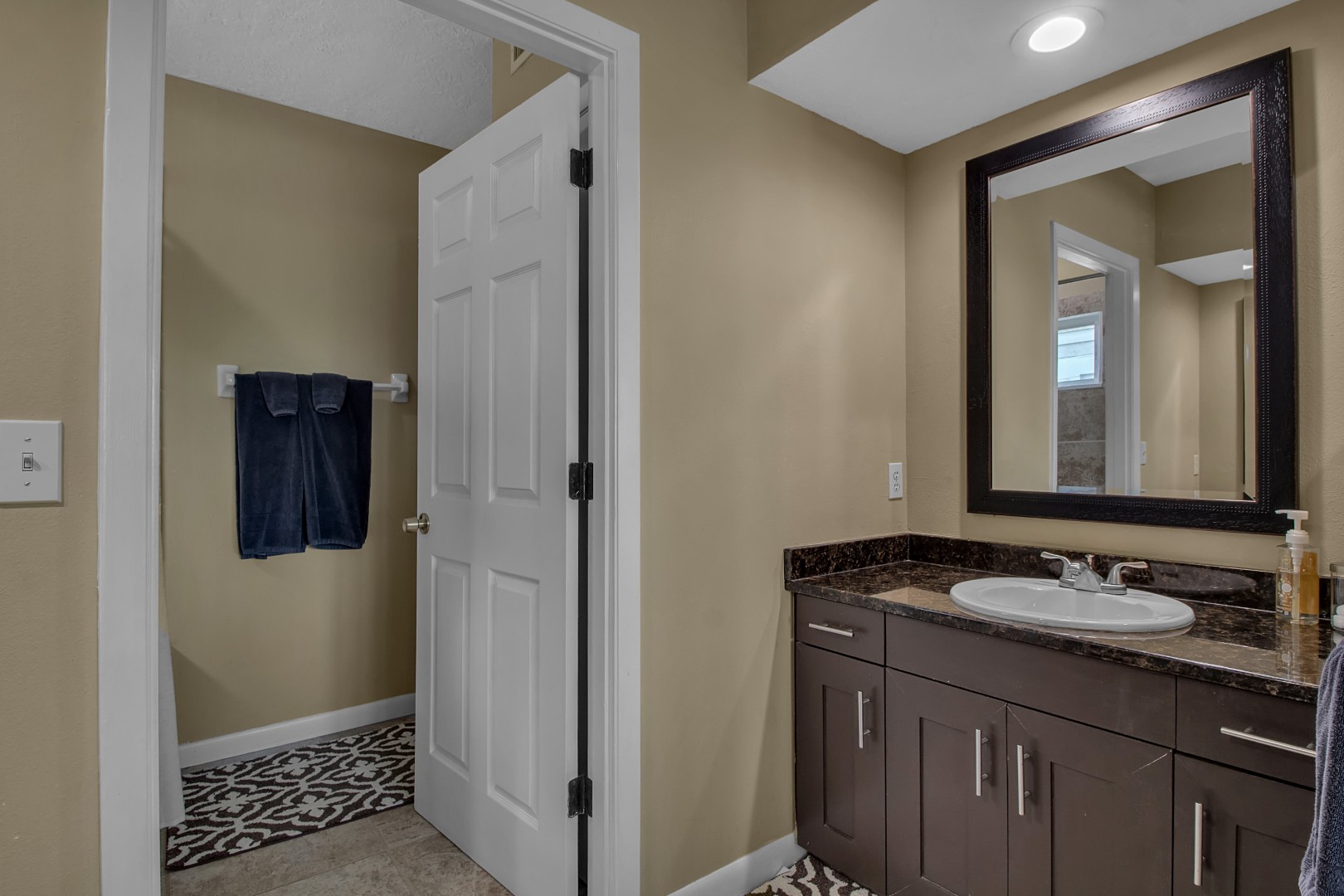 Longboat Key, Florida, 34228, United States, 2 Bedrooms Bedrooms, ,3 BathroomsBathrooms,Residential,For Sale,1923234