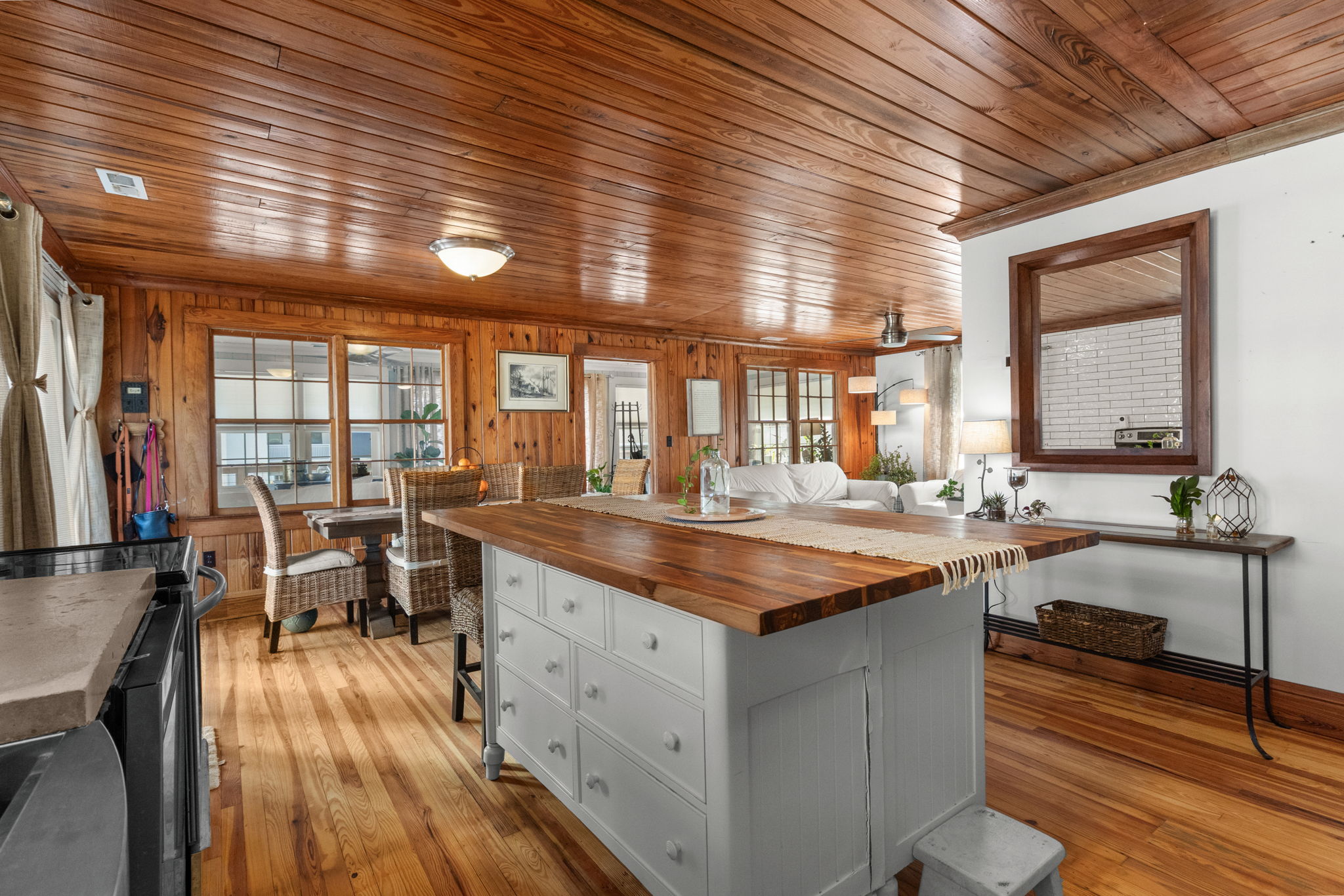 North Myrtle Beach, South Carolina, 29582, United States, 6 Bedrooms Bedrooms, ,3 BathroomsBathrooms,Residential,For Sale,1994221