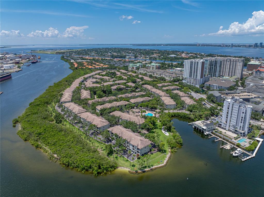 Tampa, Florida, 33602, United States, 3 Bedrooms Bedrooms, ,2 BathroomsBathrooms,Residential,For Sale,1895727