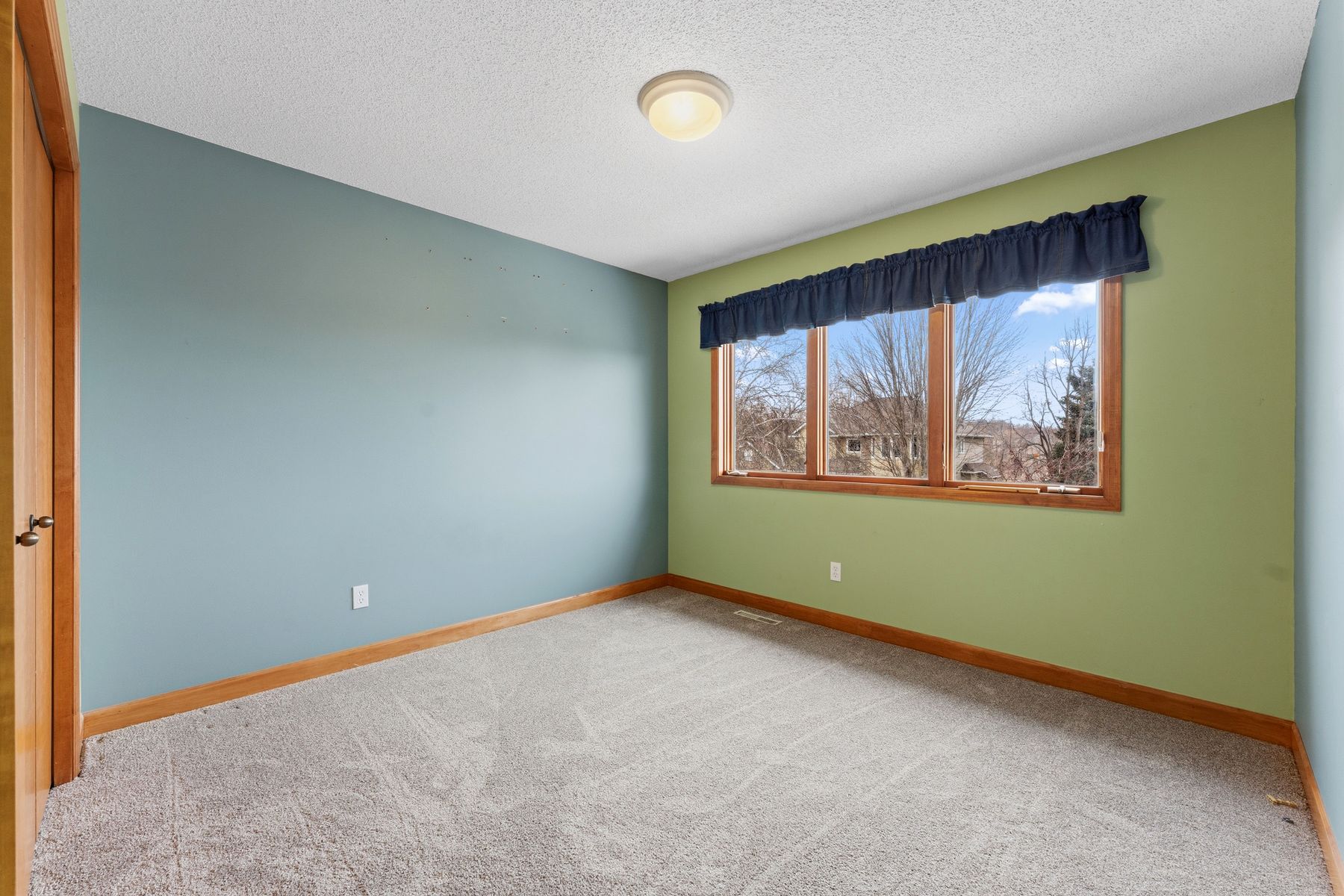  Updated Modified Two-Story on a Spacious Corner Lot - 物件實景