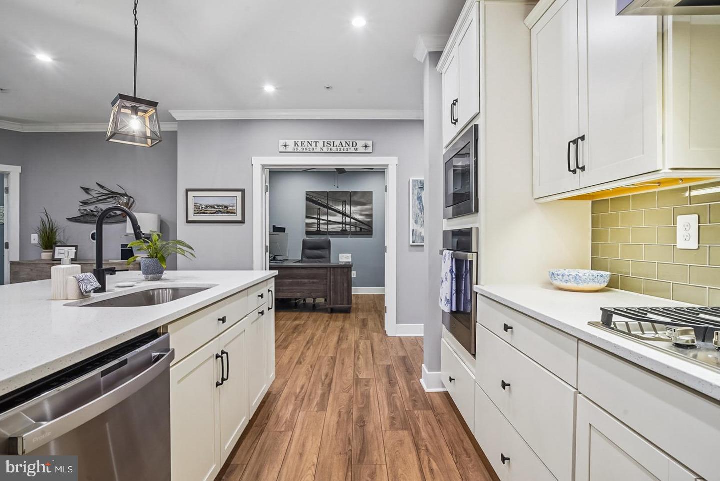 Chester, Maryland, 21619, United States, 2 Bedrooms Bedrooms, ,3 BathroomsBathrooms,Residential,For Sale,1968949