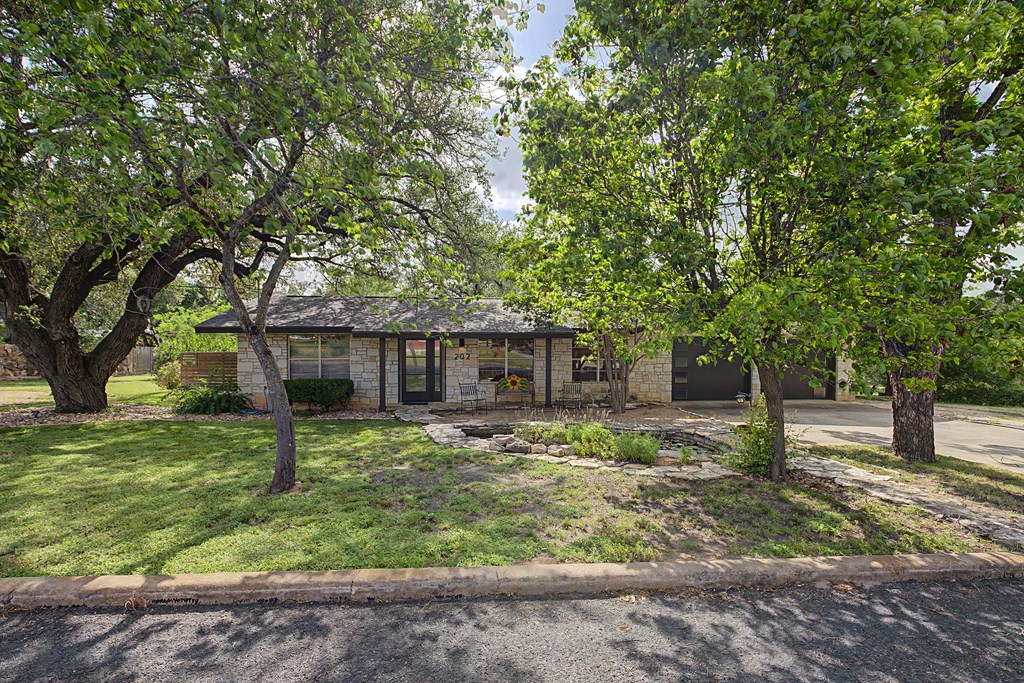 Fredericksburg, Texas, 78624, United States, 3 Bedrooms Bedrooms, ,2 BathroomsBathrooms,Residential,For Sale,2049407