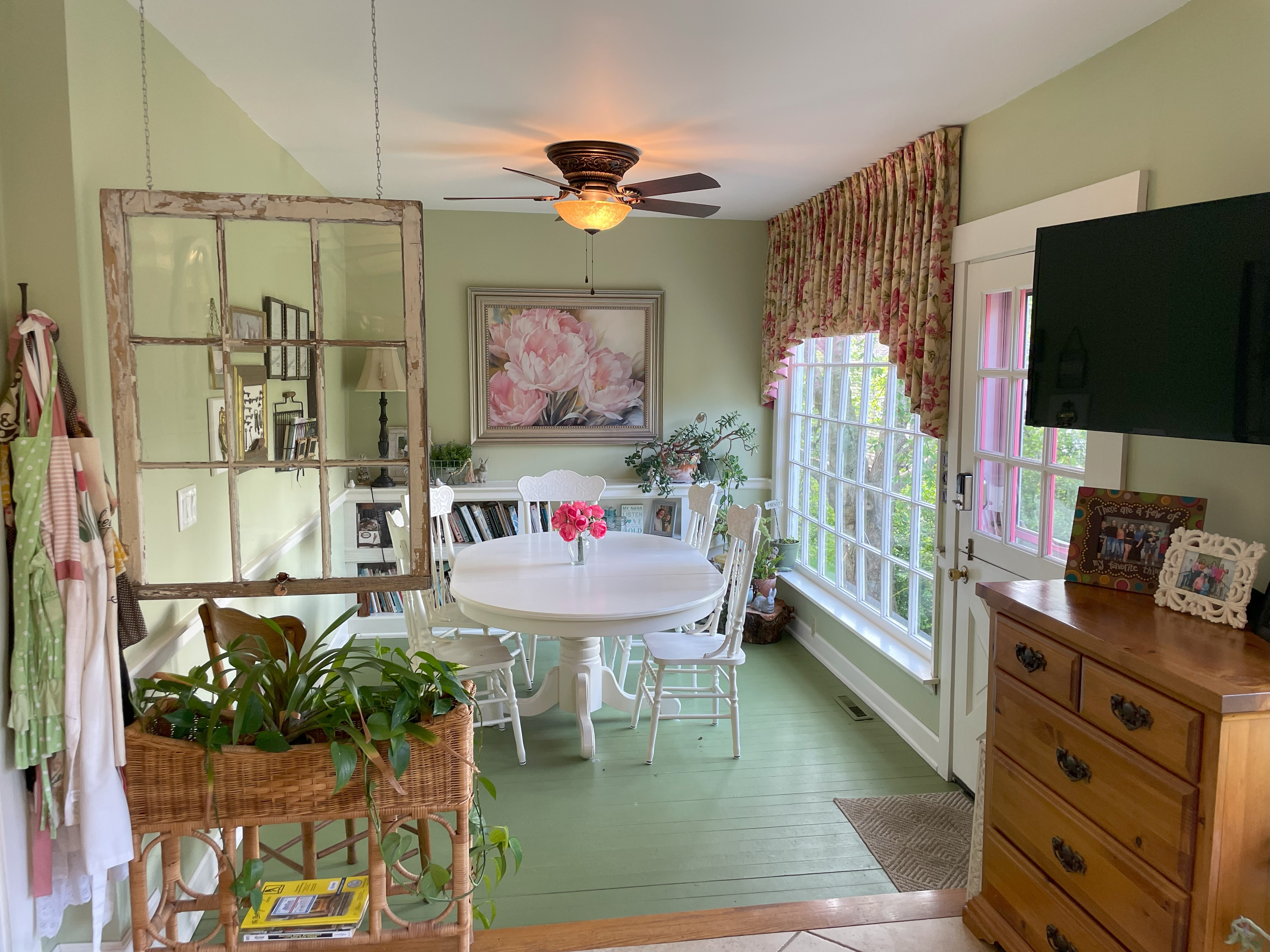 Frankfort, Kentucky, 40601, United States, 5 Bedrooms Bedrooms, ,3 BathroomsBathrooms,Residential,For Sale,1921363
