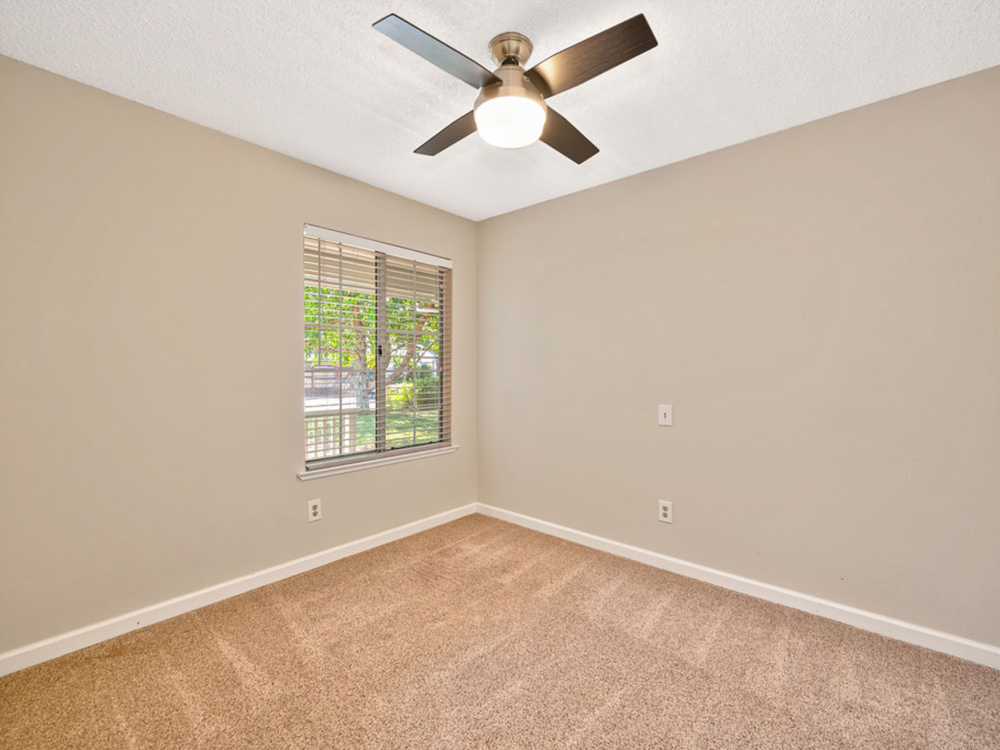  2712 Stoughton Way, Sacramento, CA 95827 - 物件實景