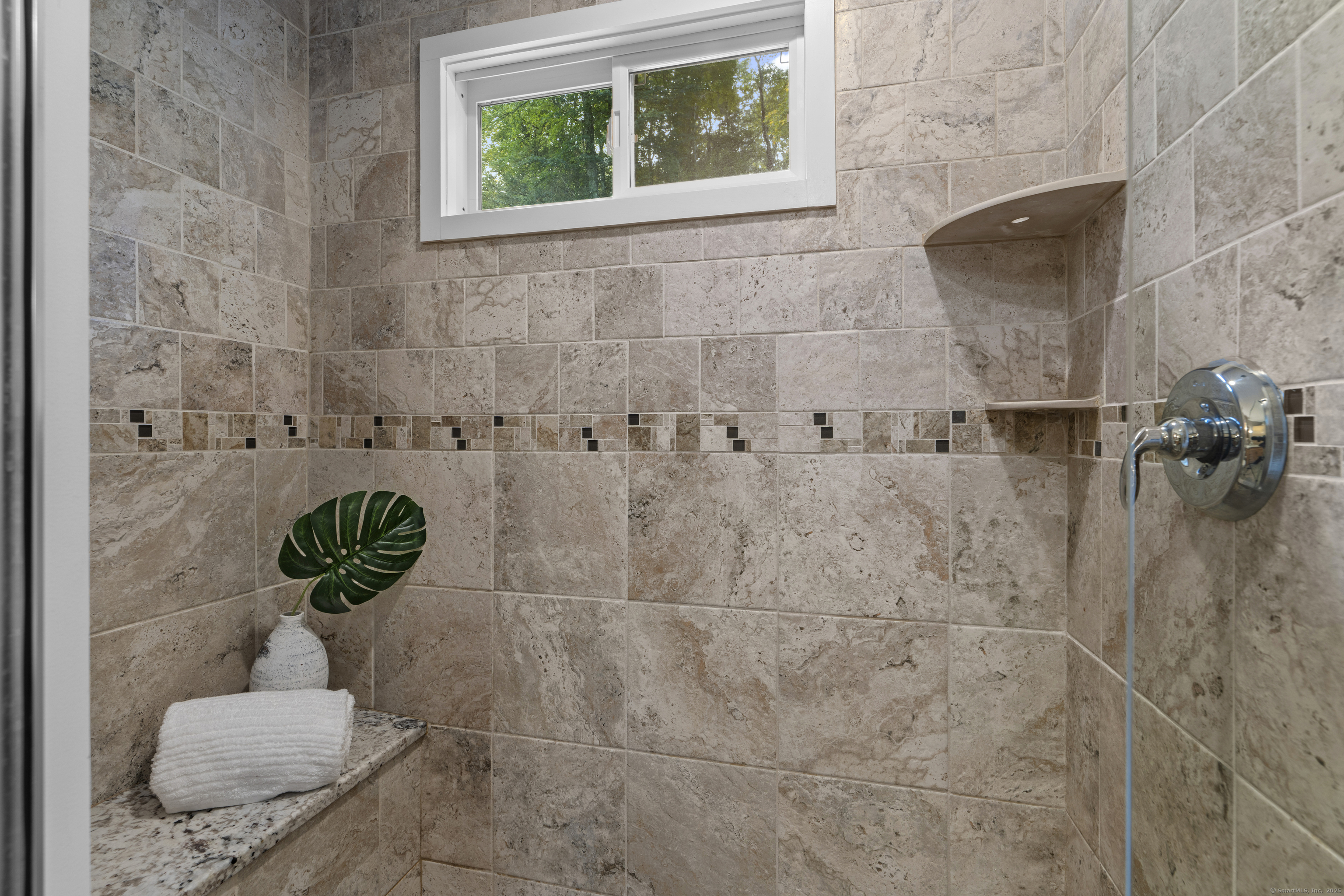 Newtown, Connecticut, 06482, United States, 3 Bedrooms Bedrooms, ,2 BathroomsBathrooms,Residential,For Sale,1962604