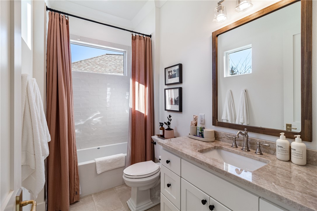 College Station, Texas, 77845, United States, 4 Bedrooms Bedrooms, ,5 BathroomsBathrooms,Residential,For Sale,1713774
