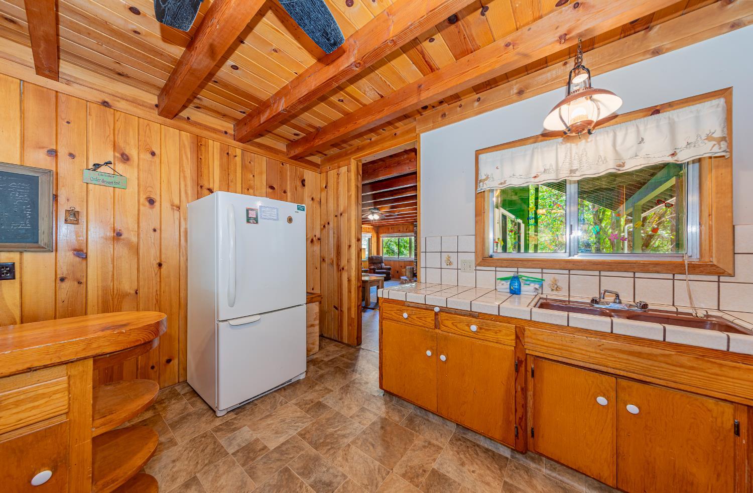 Yosemite, California, 95389, United States, 5 Bedrooms Bedrooms, ,4 BathroomsBathrooms,Residential,For Sale,1975650