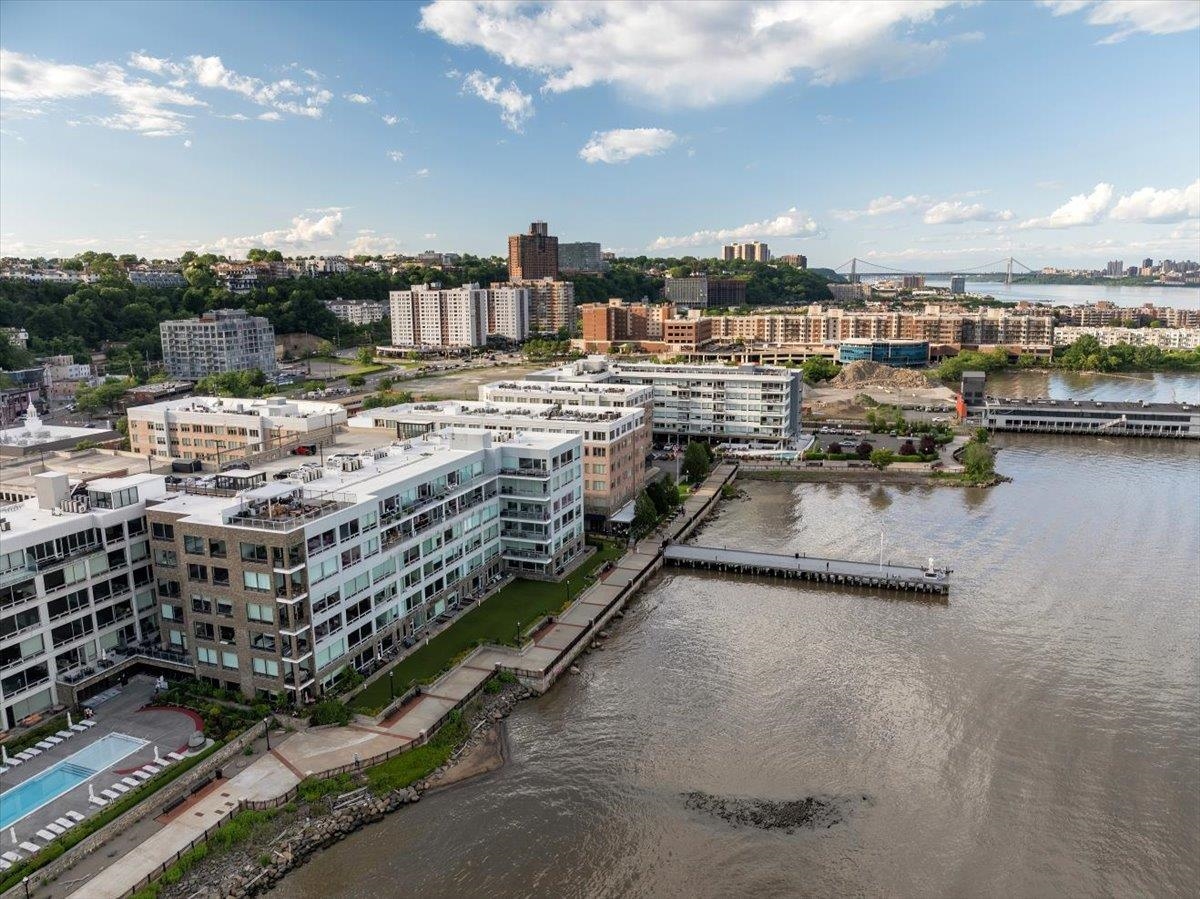 Edgewater, New Jersey, 07020, United States, 2 Bedrooms Bedrooms, ,2 BathroomsBathrooms,Residential,For Sale,1995934