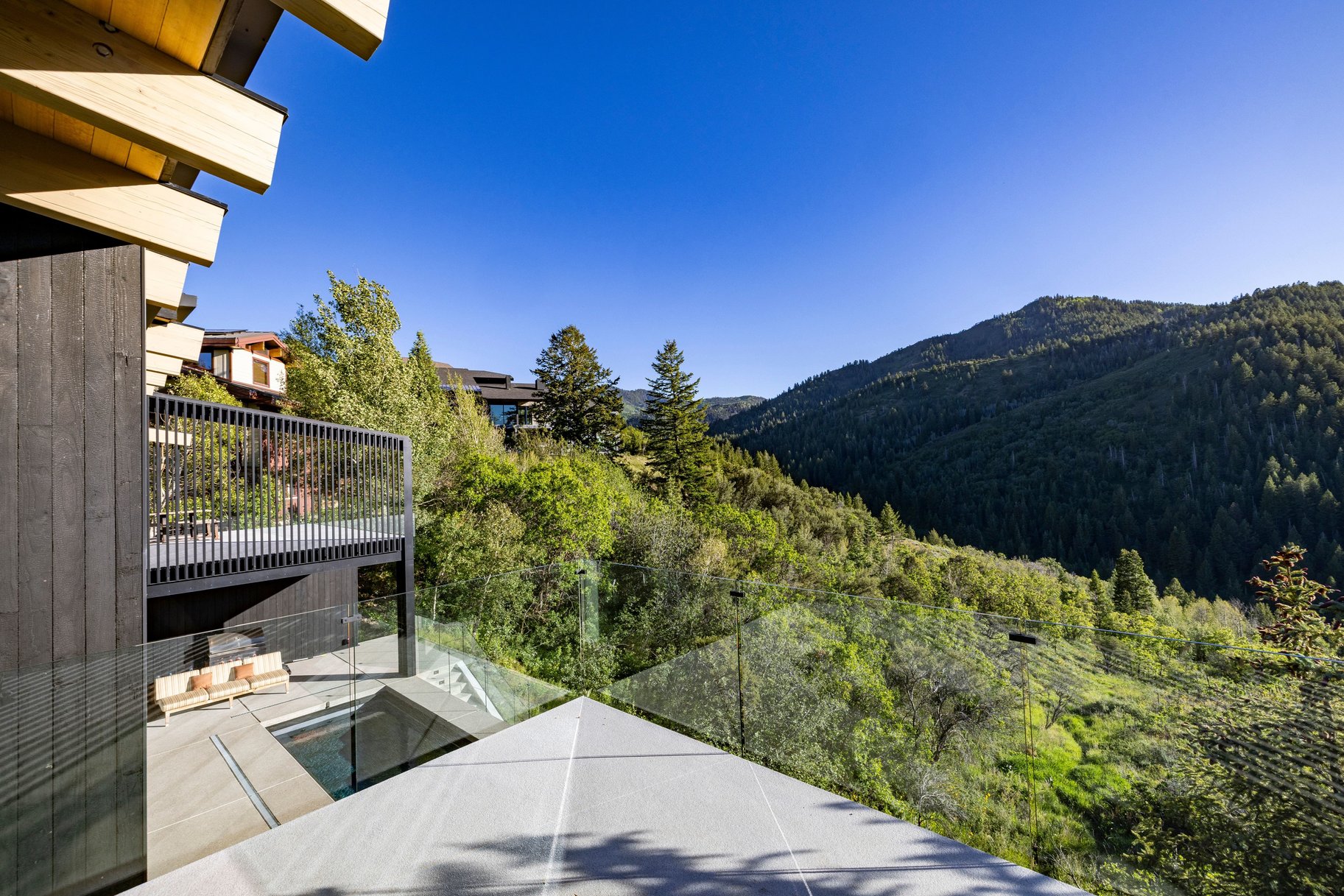  One-of-a-Kind Modern Pinebrook Residence - 物件實景