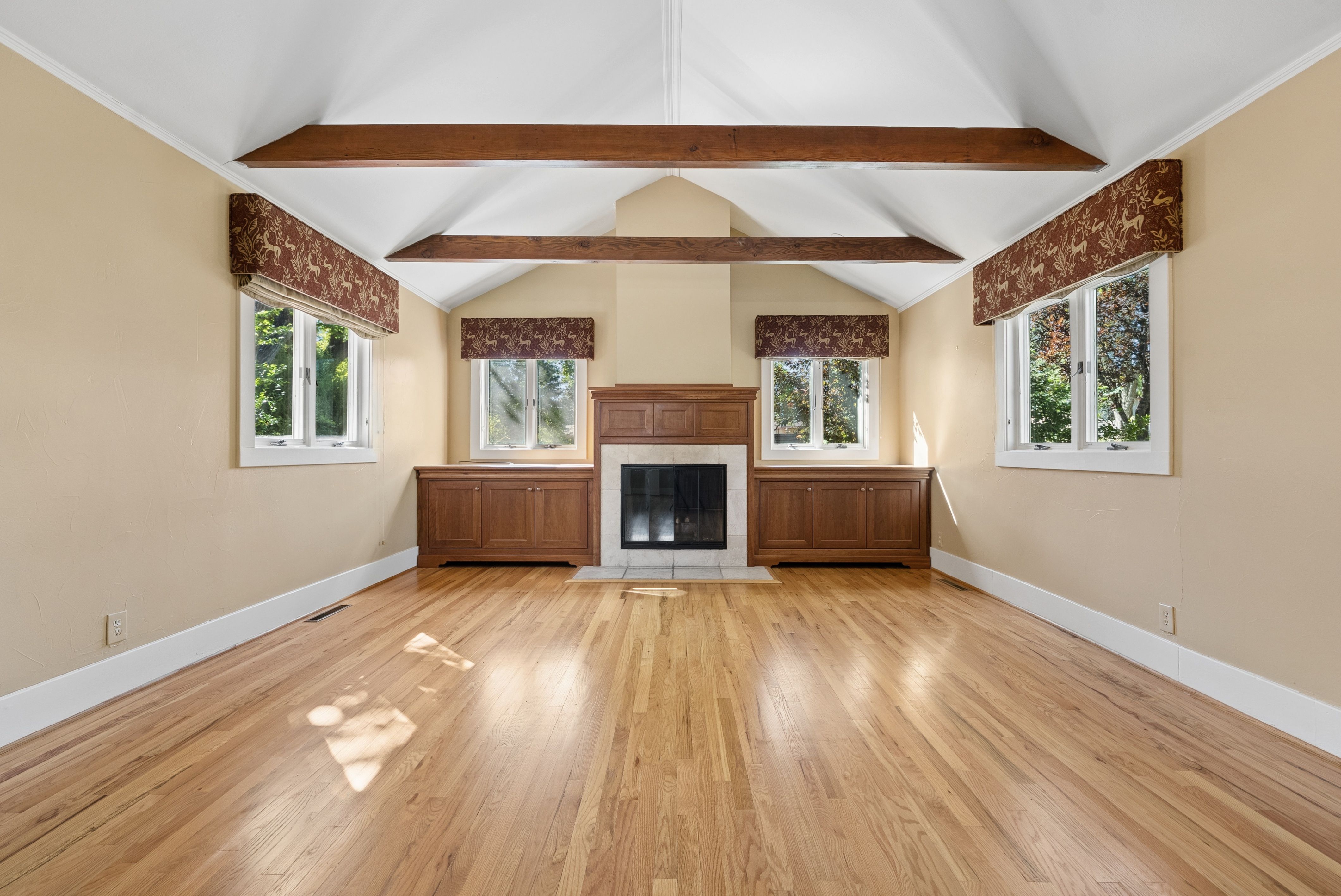  One-Level Broadmoor Living - 物件實景