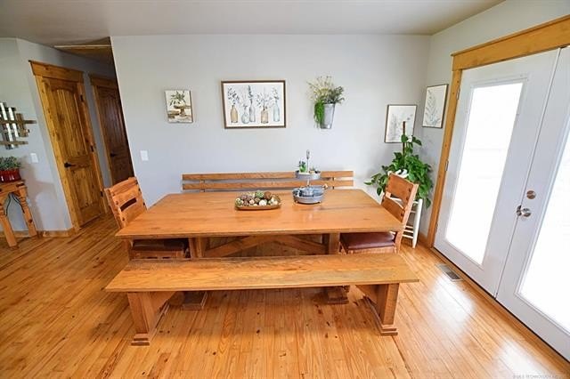 Tahlequah, Oklahoma, 74464, United States, 2 Bedrooms Bedrooms, ,3 BathroomsBathrooms,Residential,For Sale,1976273