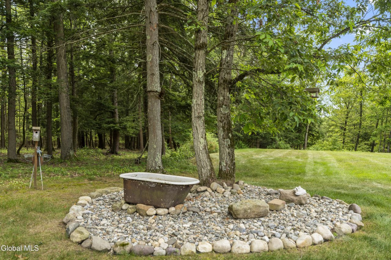 Coeymans Hollow, New York, 12046, United States, 4 Bedrooms Bedrooms, ,3 BathroomsBathrooms,Residential,For Sale,1907699