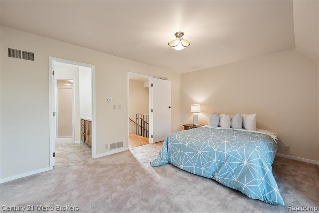 Grand Blanc, Michigan, 48439, United States, 3 Bedrooms Bedrooms, ,5 BathroomsBathrooms,Residential,For Sale,1986103