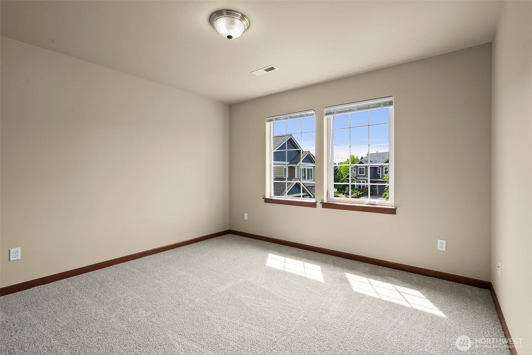 Puyallup, Washington, 98374, United States, 3 Bedrooms Bedrooms, ,3 BathroomsBathrooms,Residential,For Sale,1849998