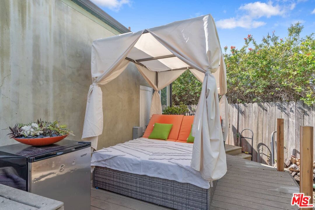 Malibu, California, 90265, United States, 3 Bedrooms Bedrooms, ,2 BathroomsBathrooms,Residential,For Sale,1795303