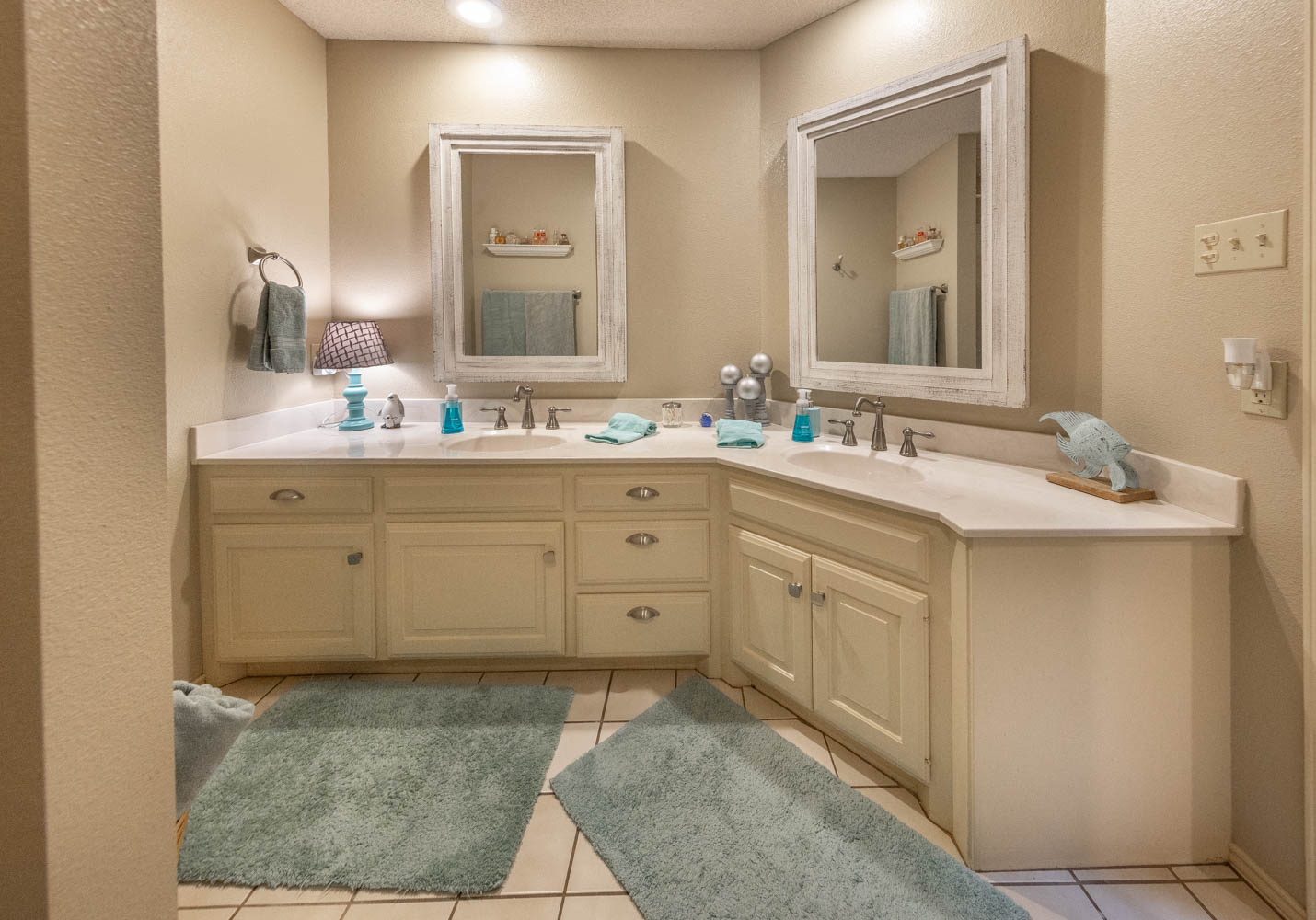 Levelland, Texas, 79336, United States, 4 Bedrooms Bedrooms, ,3 BathroomsBathrooms,Residential,For Sale,1901837