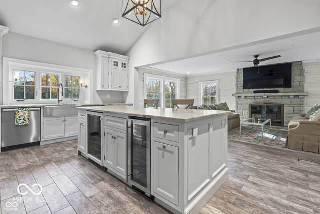 Zionsville, Indiana, 46077, United States, 4 Bedrooms Bedrooms, ,3 BathroomsBathrooms,Residential,For Sale,1942327
