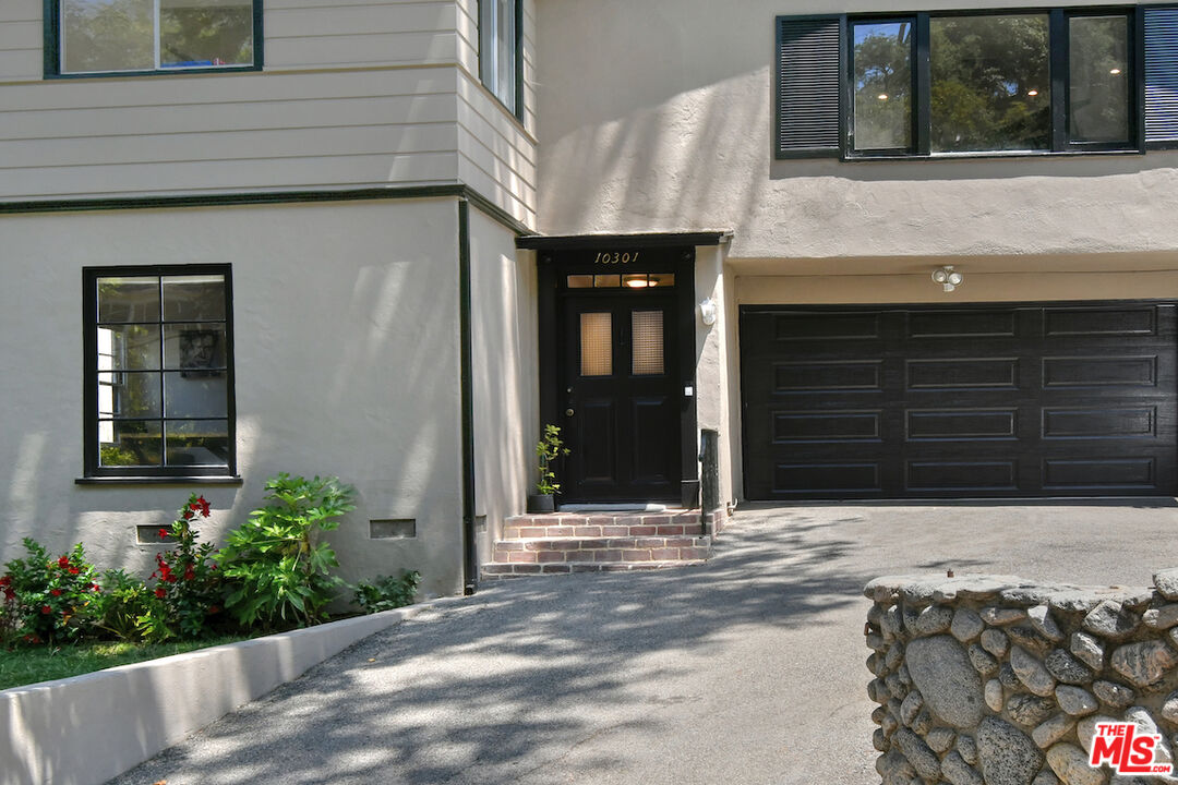 Los Angeles, California, 90077, United States, 3 Bedrooms Bedrooms, ,2 BathroomsBathrooms,Residential,For Sale,1901054