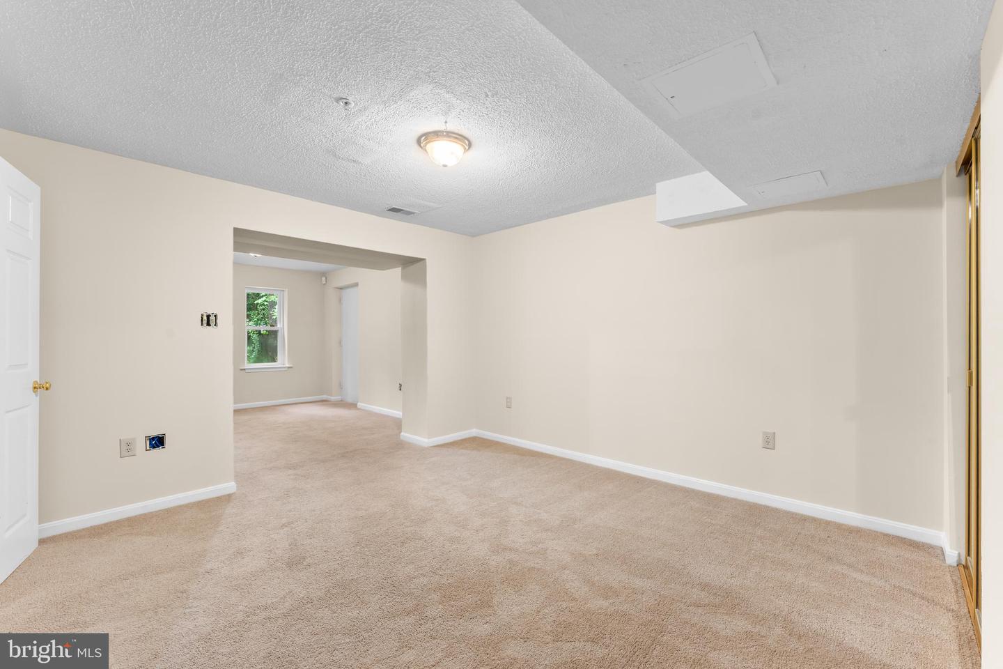 Clinton, Maryland, 20735, United States, 5 Bedrooms Bedrooms, ,5 BathroomsBathrooms,Residential,For Sale,1907711