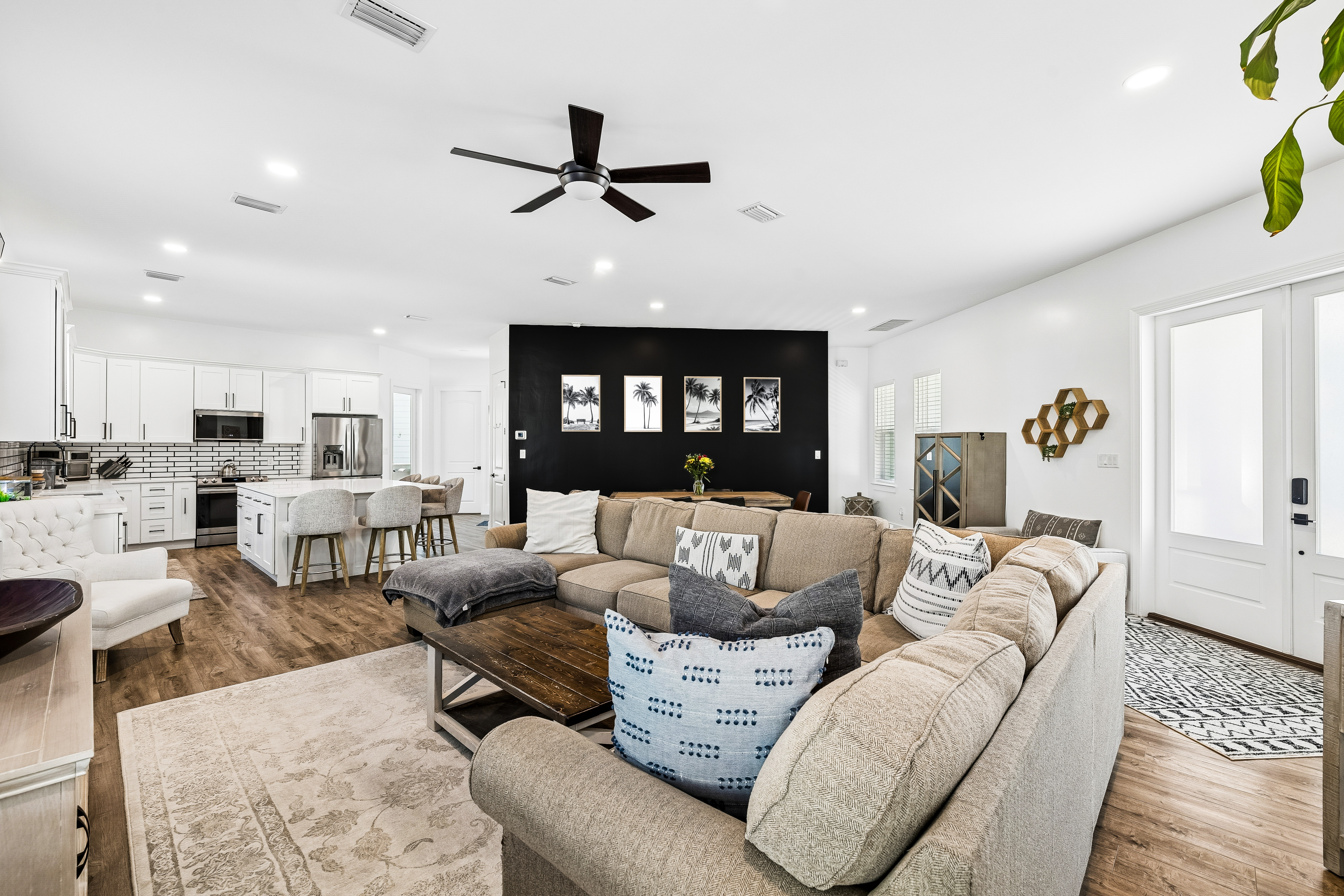  Spacious Newer-Build Home With Wraparound Porch On Gated Community Corner Lot - 物件實景