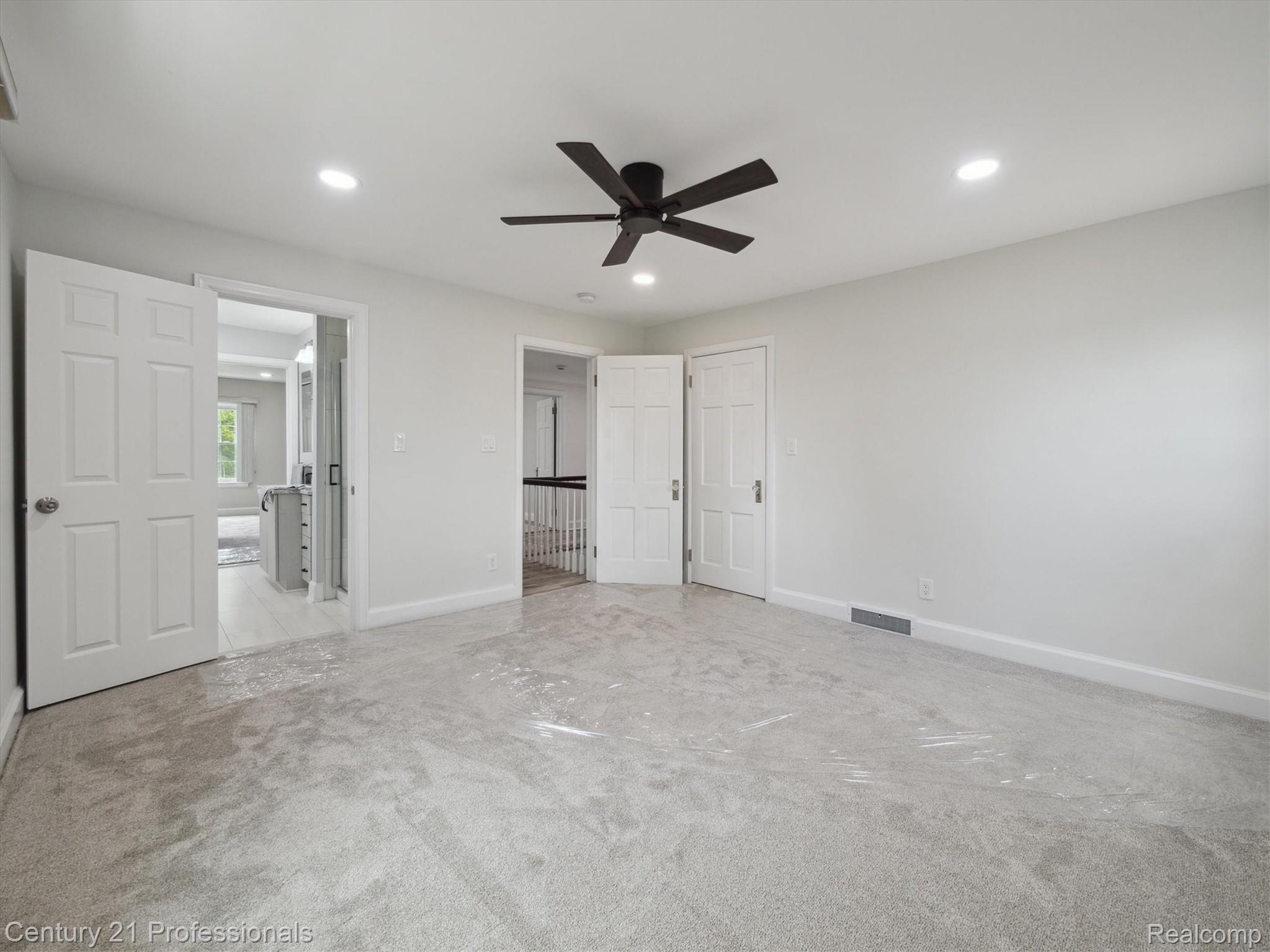 FarmingtonHills, Michigan, 48167, United States, 4 Bedrooms Bedrooms, ,4 BathroomsBathrooms,Residential,For Sale,1895323