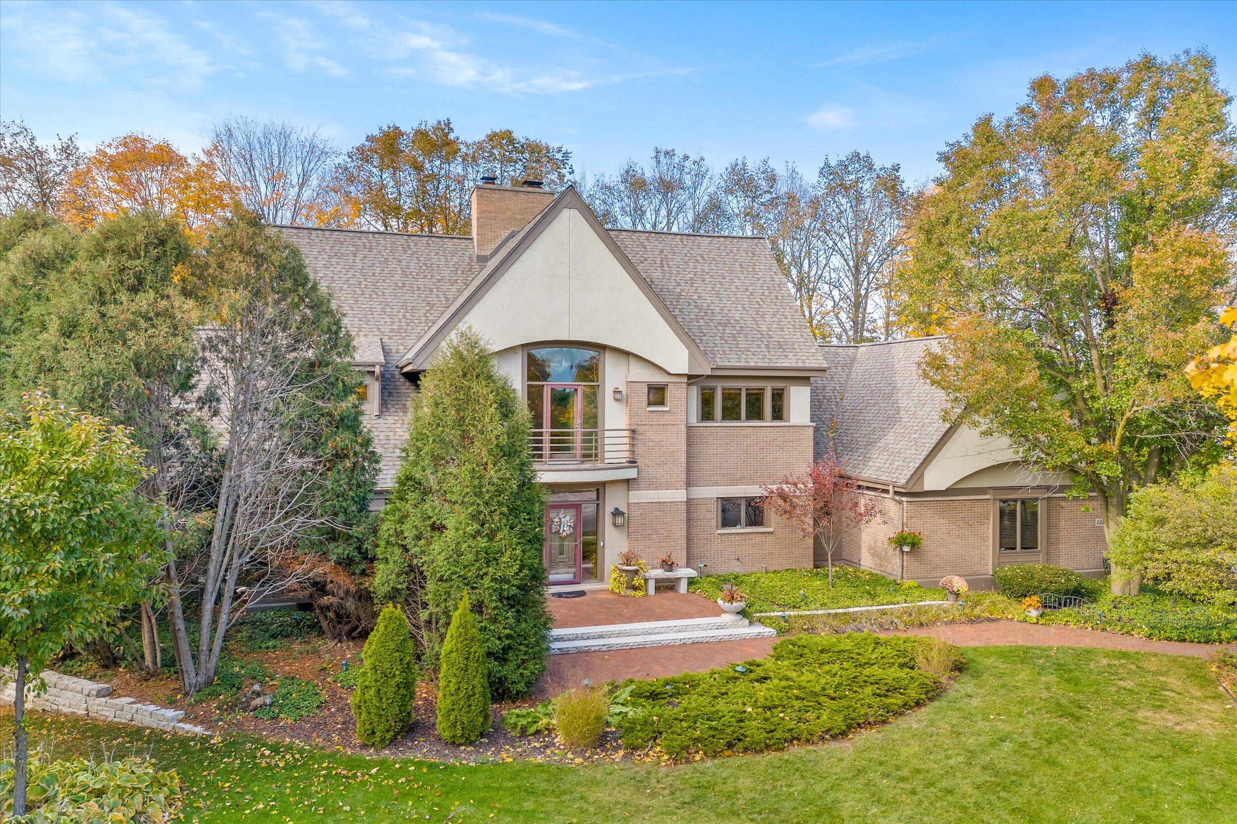 Grafton, Wisconsin, 53024, United States, 4 Bedrooms Bedrooms, ,6 BathroomsBathrooms,Residential,For Sale,1989565