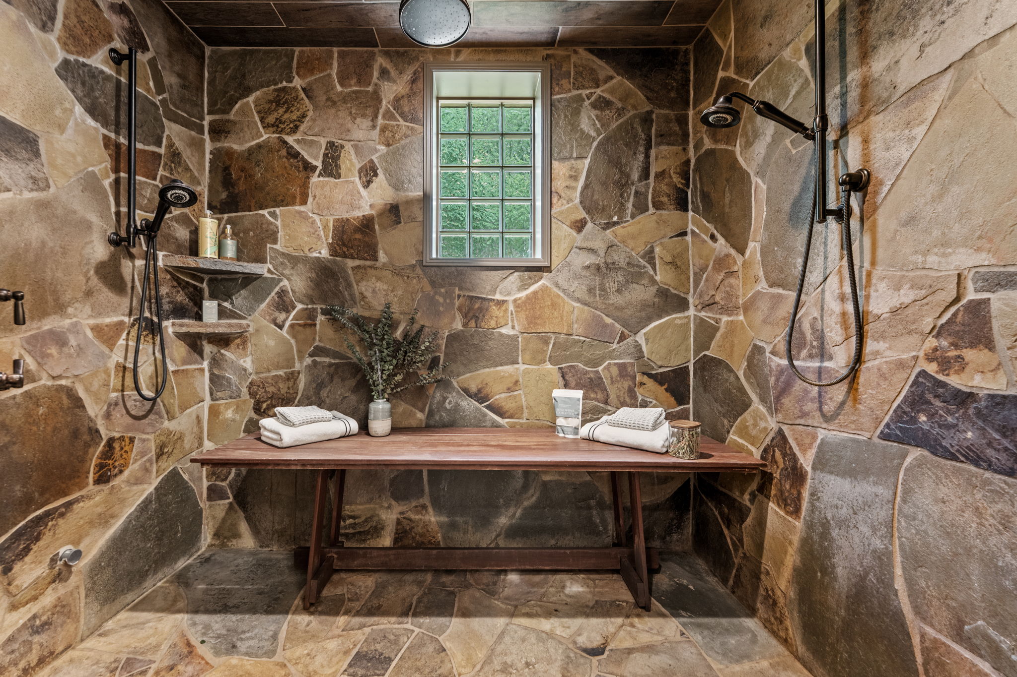  310 Red Gate Retreat Way, Berkeley Springs, WV 25411 - 物件實景