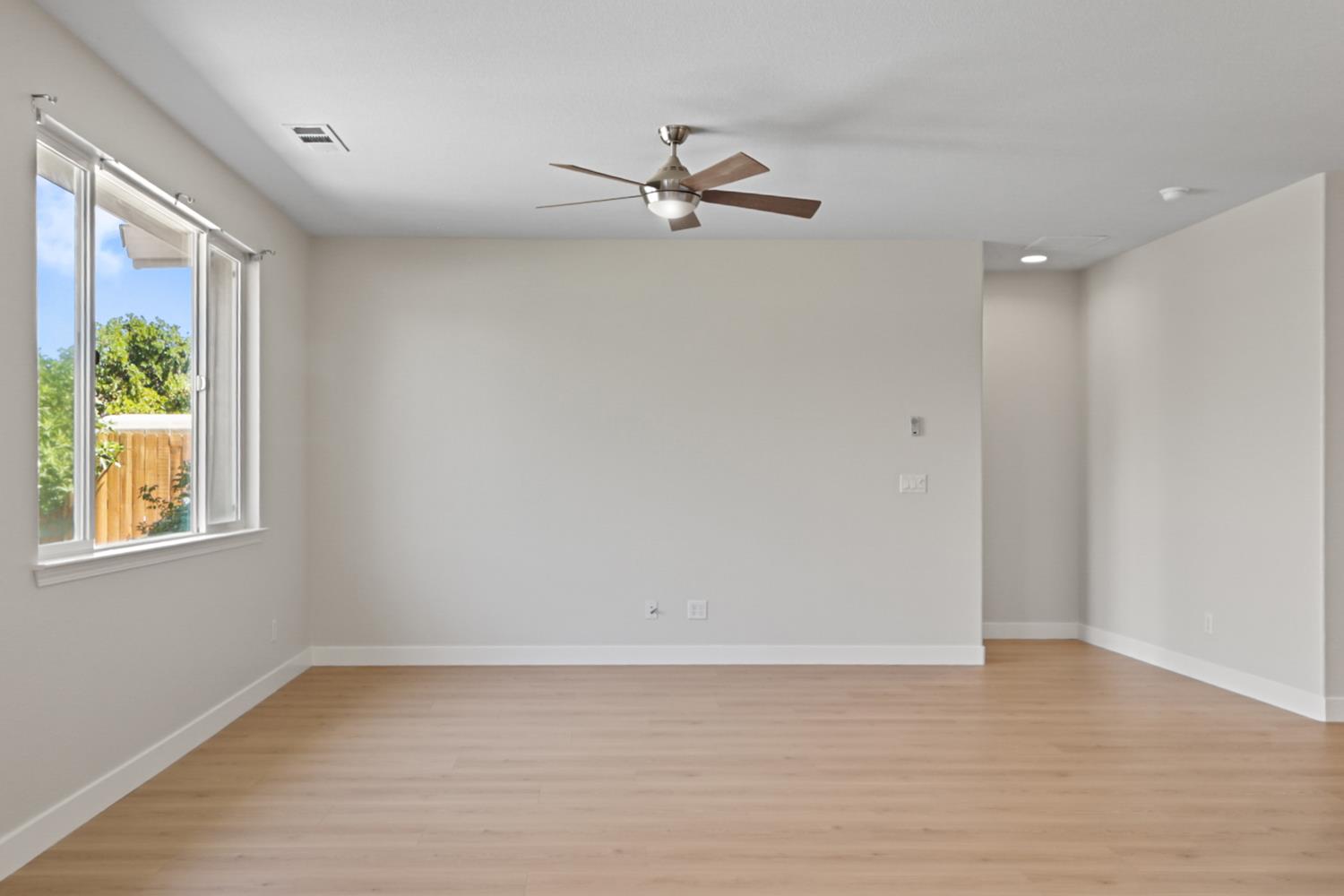 Elk Grove, California, 95757, United States, 3 Bedrooms Bedrooms, ,2 BathroomsBathrooms,Residential,For Sale,1917062