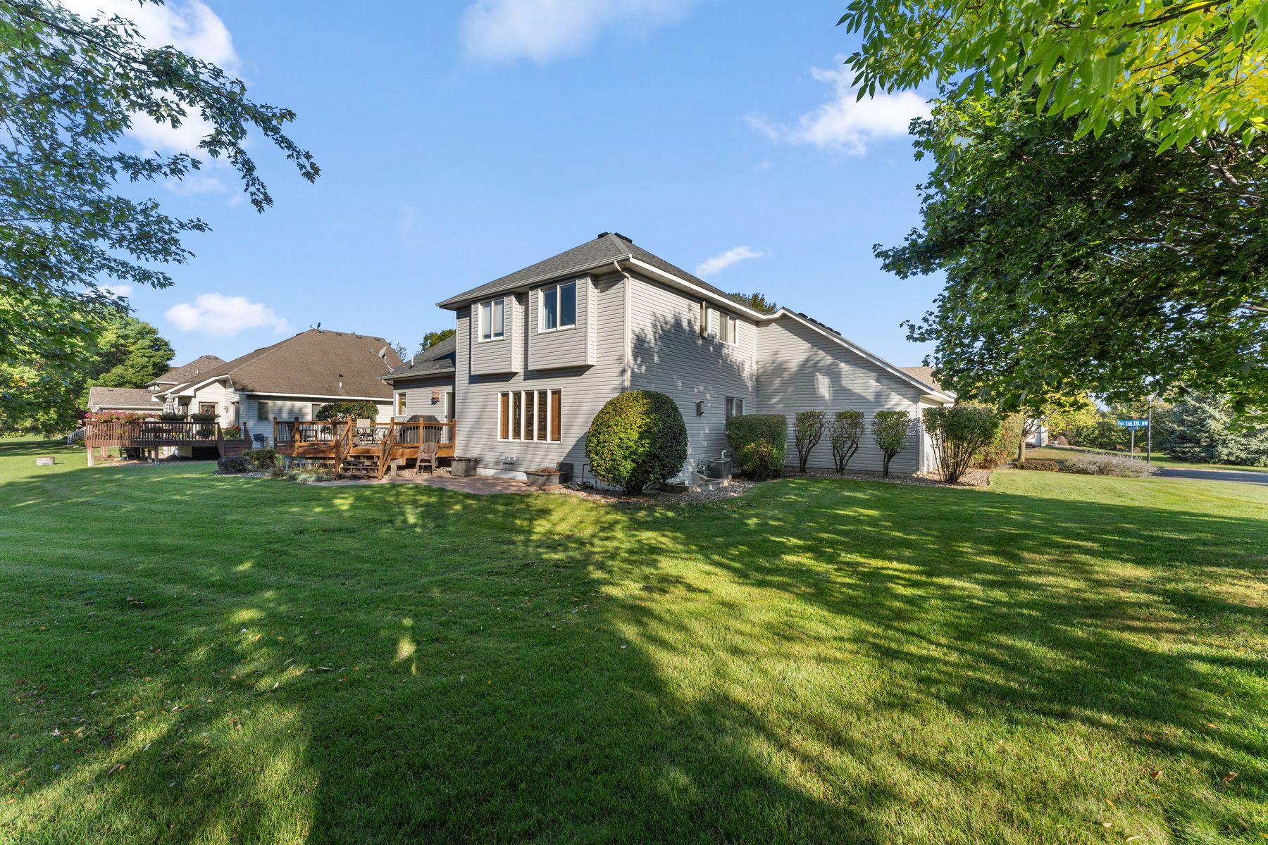  Updated Modified Two-Story on a Spacious Corner Lot - 物件實景