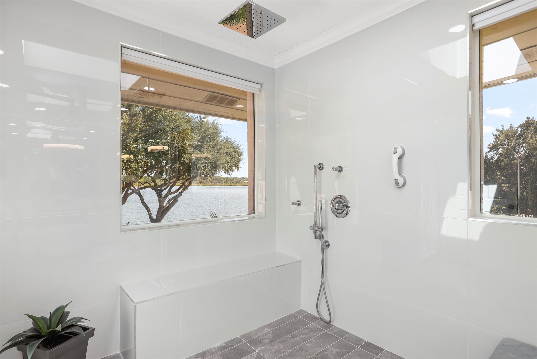 Nassau Bay, Texas, 77058, United States, 5 Bedrooms Bedrooms, ,5 BathroomsBathrooms,Residential,For Sale,1988330